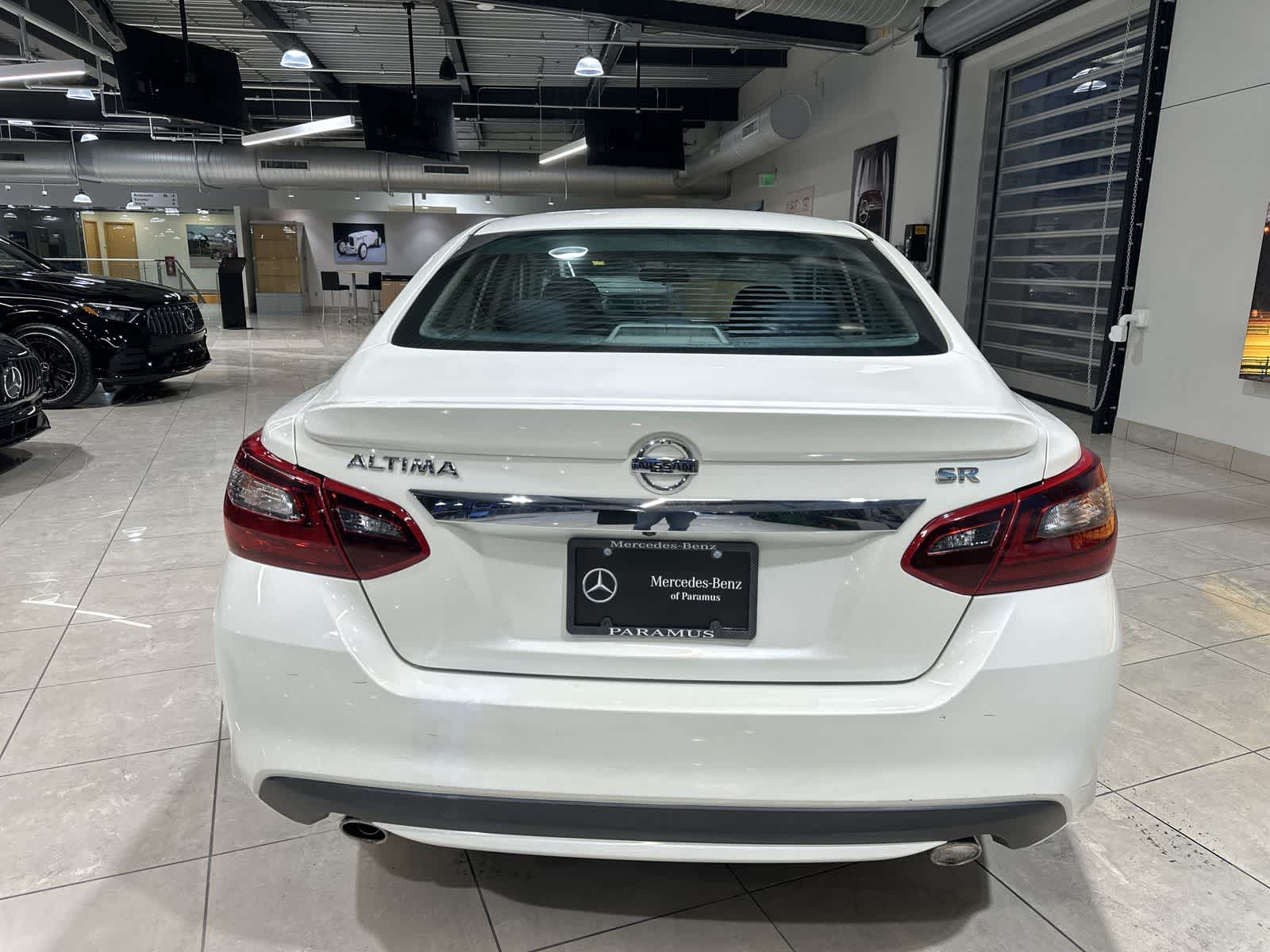 Thumbnail: 2017 Nissan Altima - 17