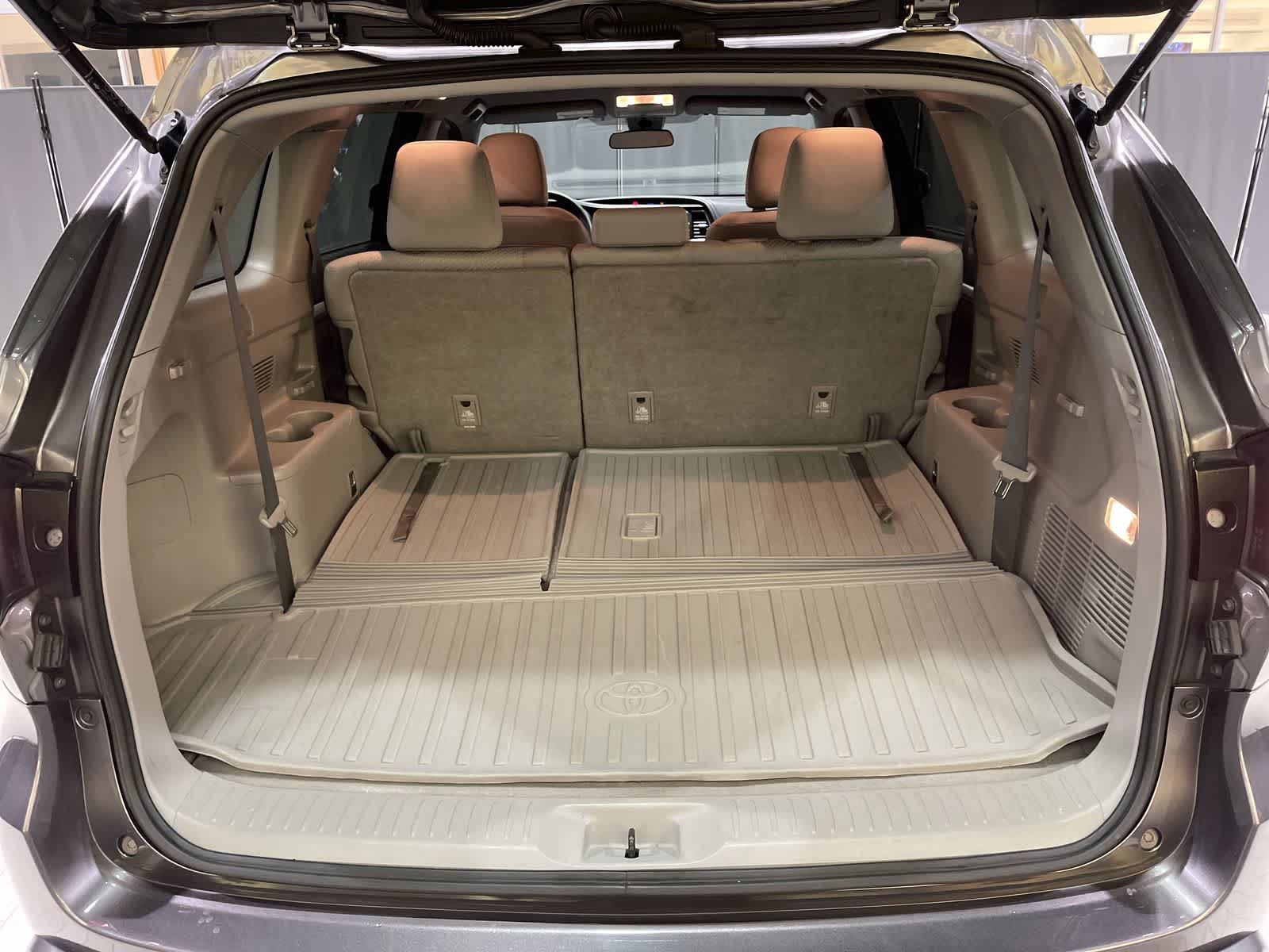 Thumbnail: 2017 Toyota Highlander - 31