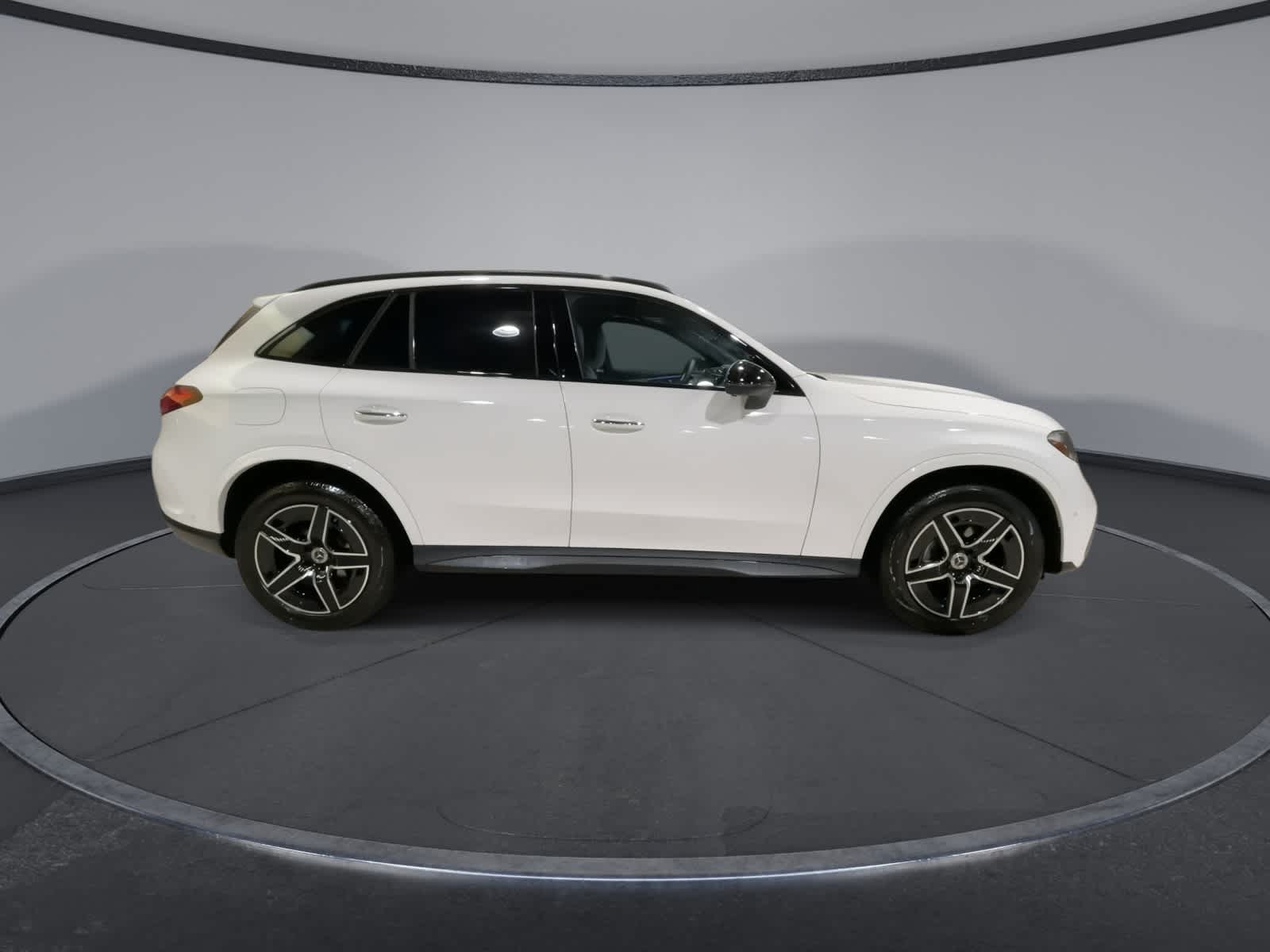 Thumbnail: 2025 Mercedes-Benz GLC - 13