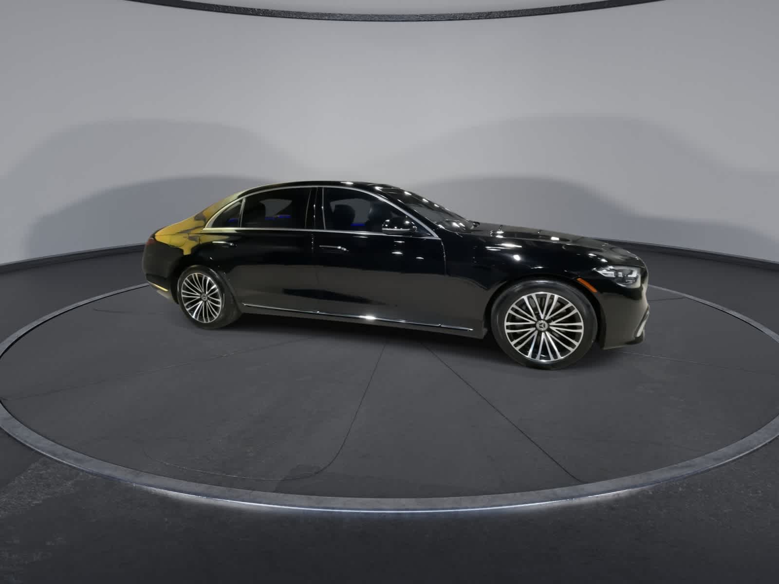 Thumbnail: 2023 Mercedes-Benz S-Class - 2