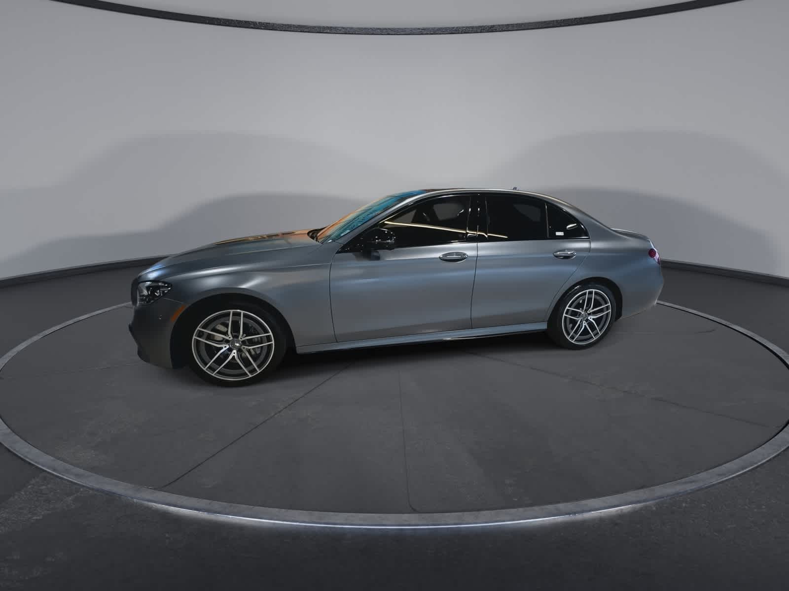 Thumbnail: 2022 Mercedes-Benz E-Class - 6
