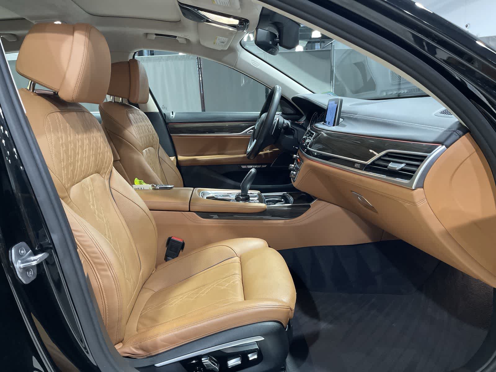 Thumbnail: 2016 BMW 7 Series - 26