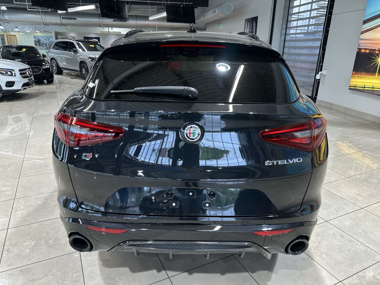 Thumbnail: 2022 Alfa Romeo Stelvio - 17