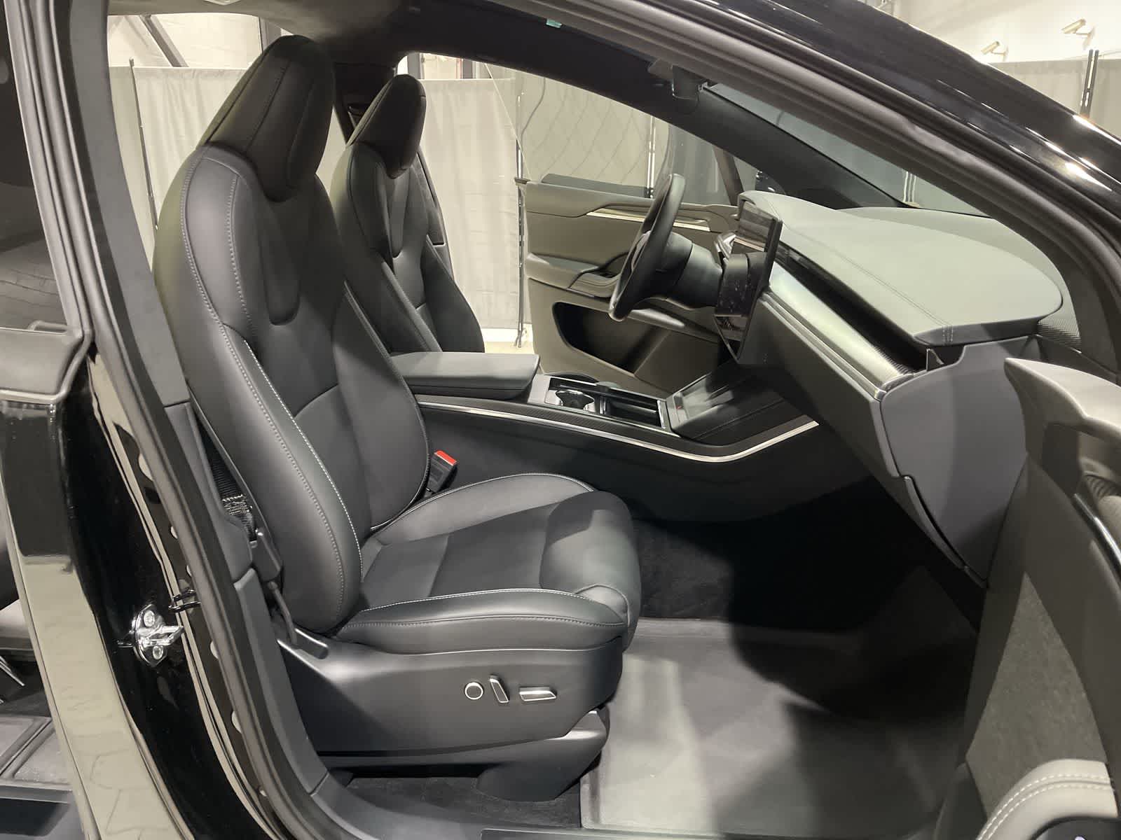 Thumbnail: 2024 Tesla Model X - 26