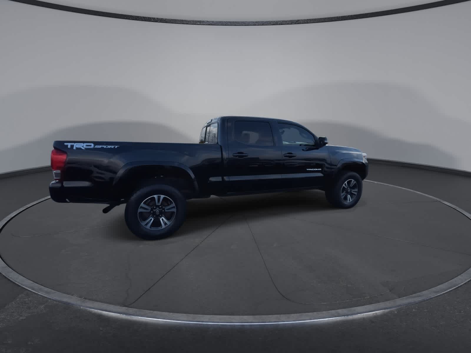Thumbnail: 2016 Toyota Tacoma - 12