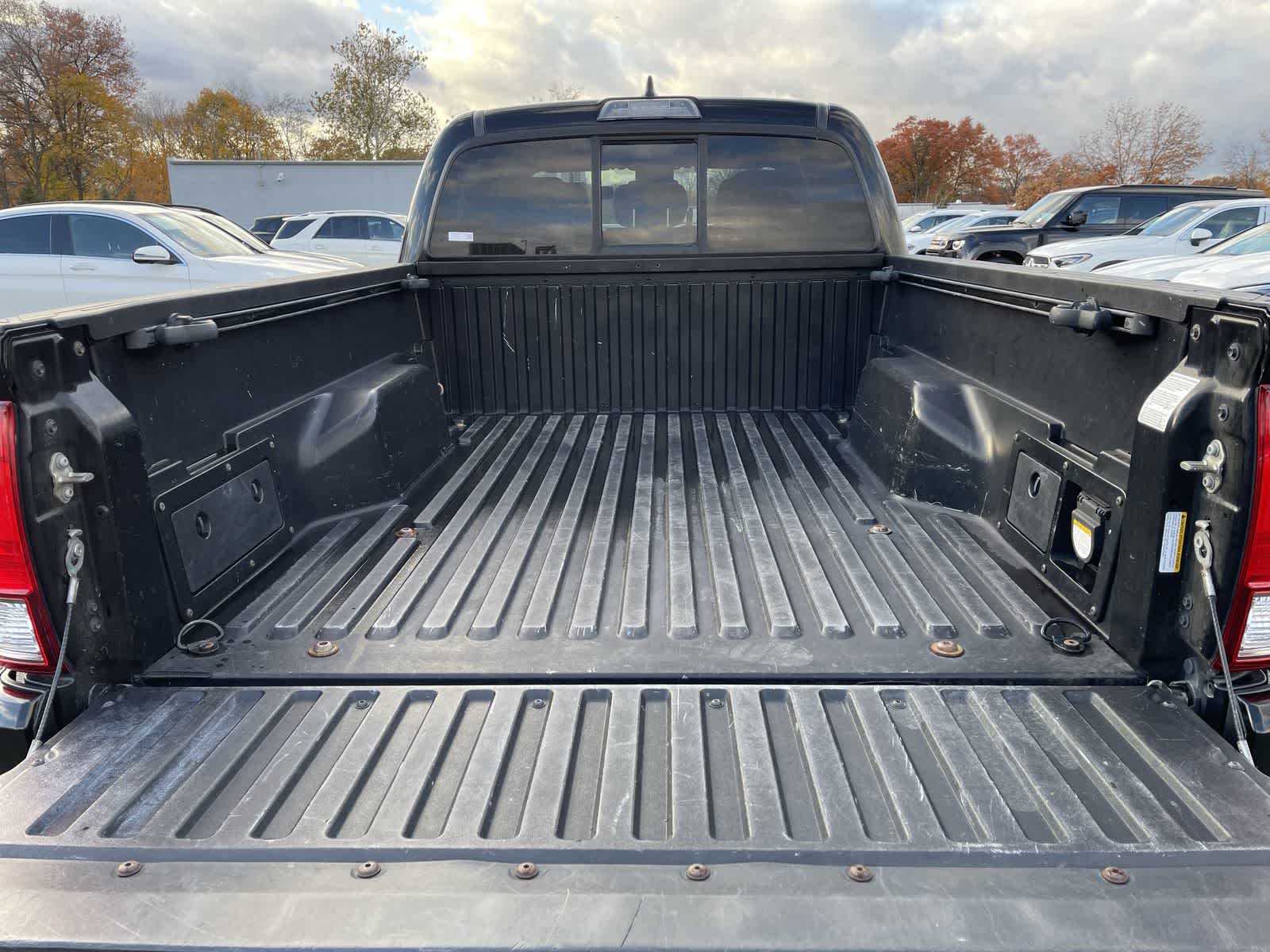 Thumbnail: 2016 Toyota Tacoma - 31