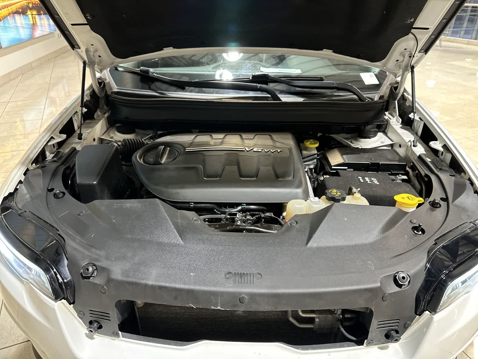 Thumbnail: 2019 Jeep Cherokee - 21