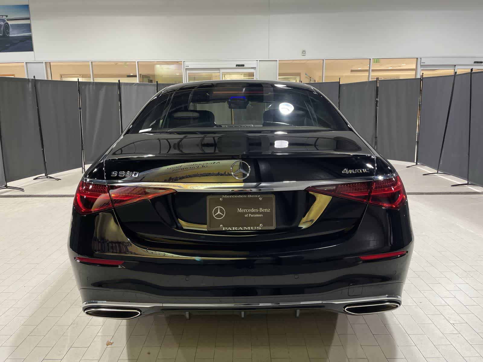 Thumbnail: 2023 Mercedes-Benz S-Class - 17