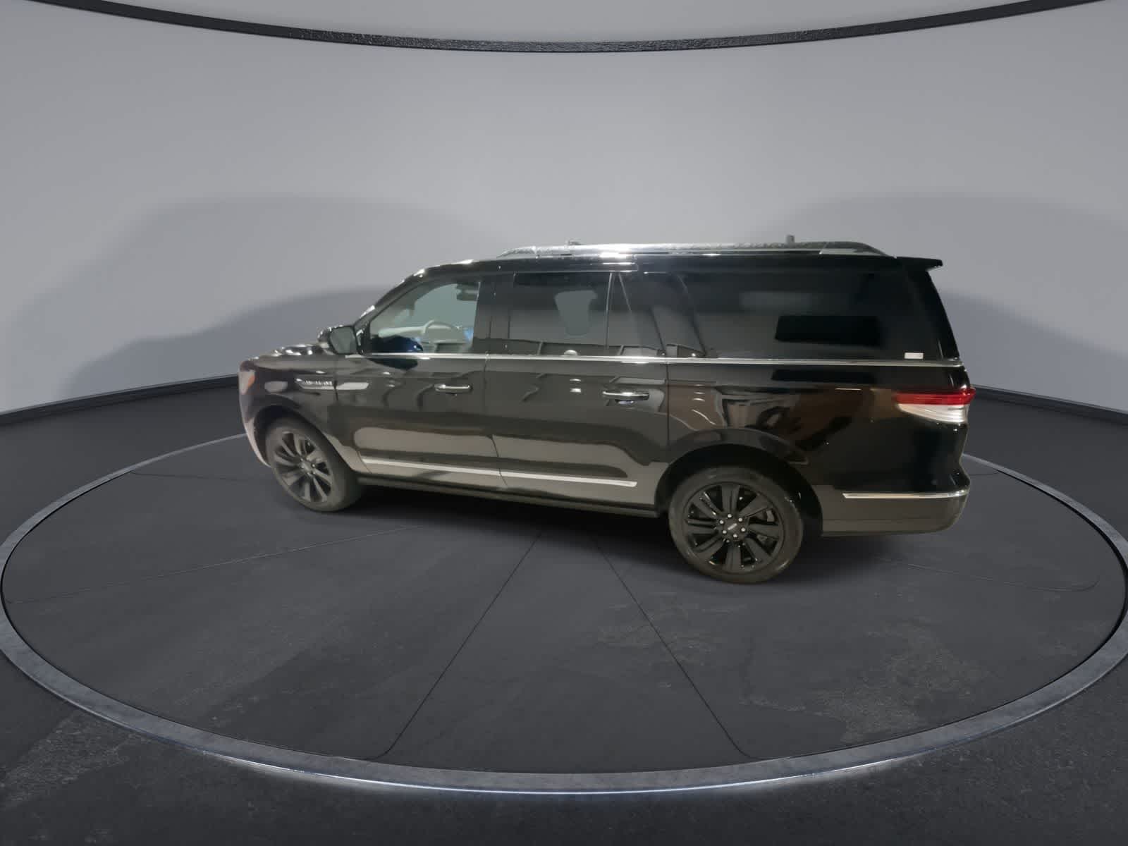 Thumbnail: 2023 Lincoln Navigator L - 8