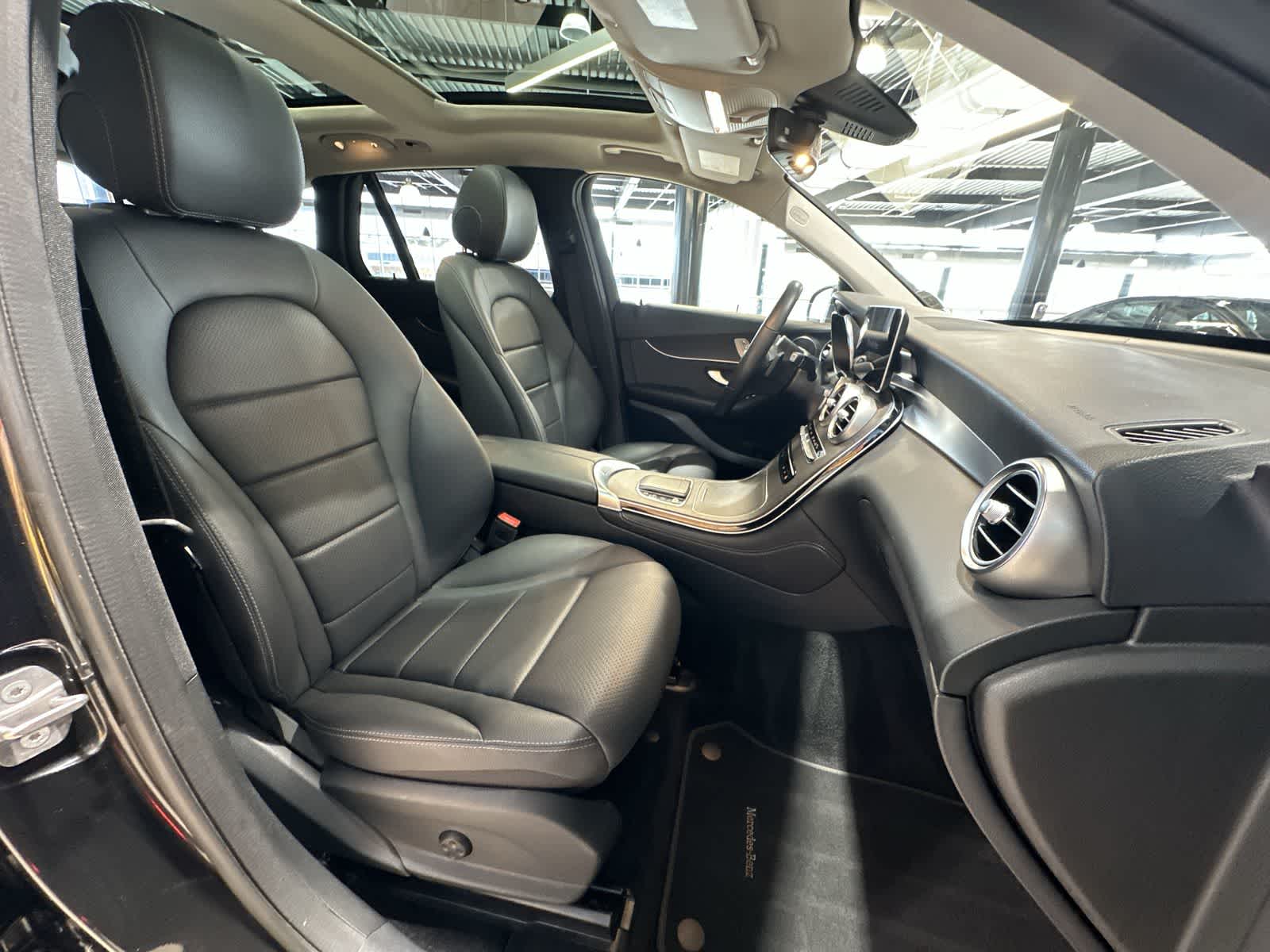 Thumbnail: 2021 Mercedes-Benz GLC - 26