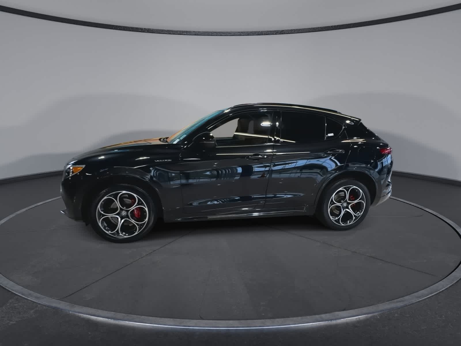 Thumbnail: 2022 Alfa Romeo Stelvio - 6
