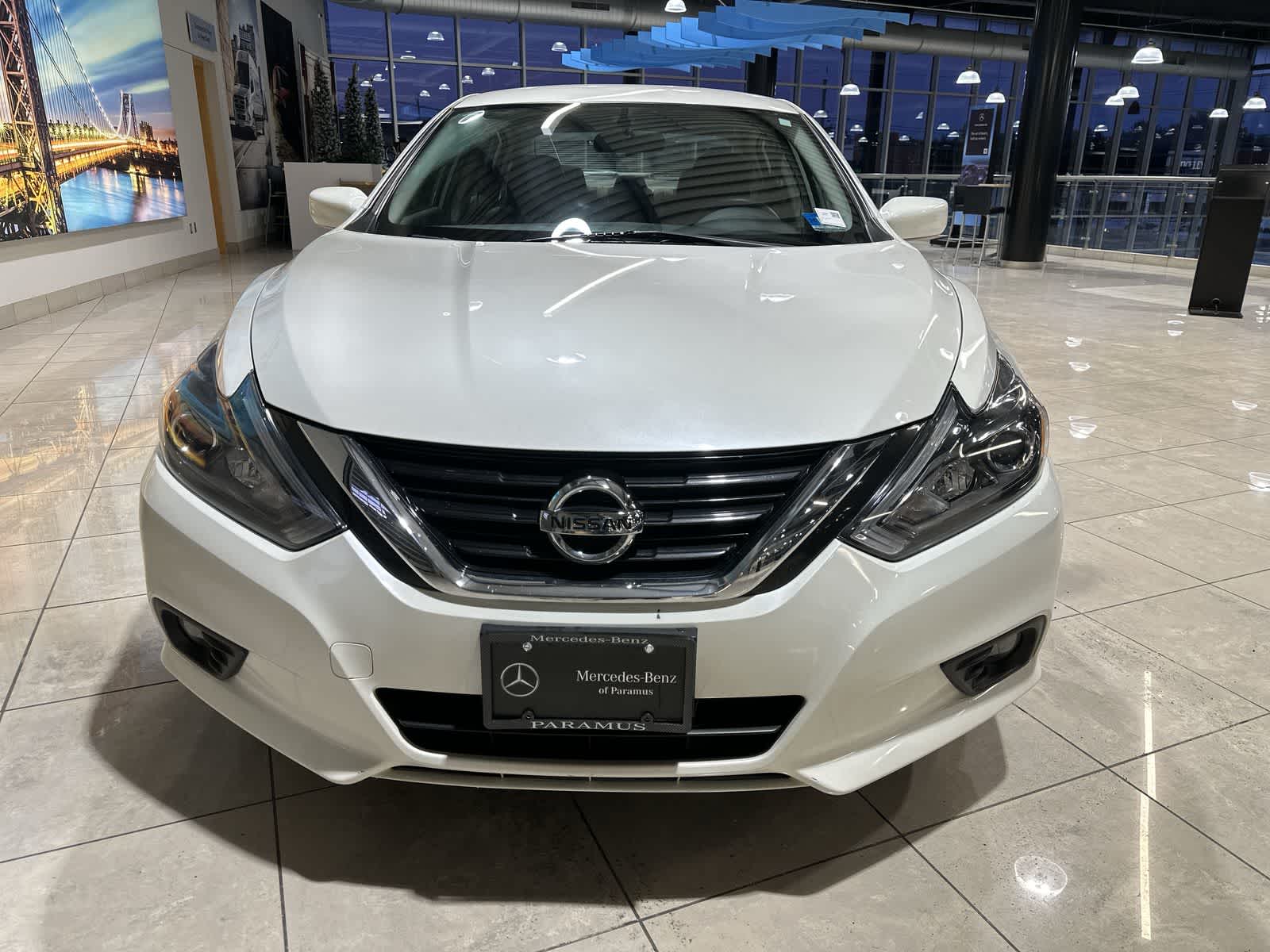 Thumbnail: 2017 Nissan Altima - 18