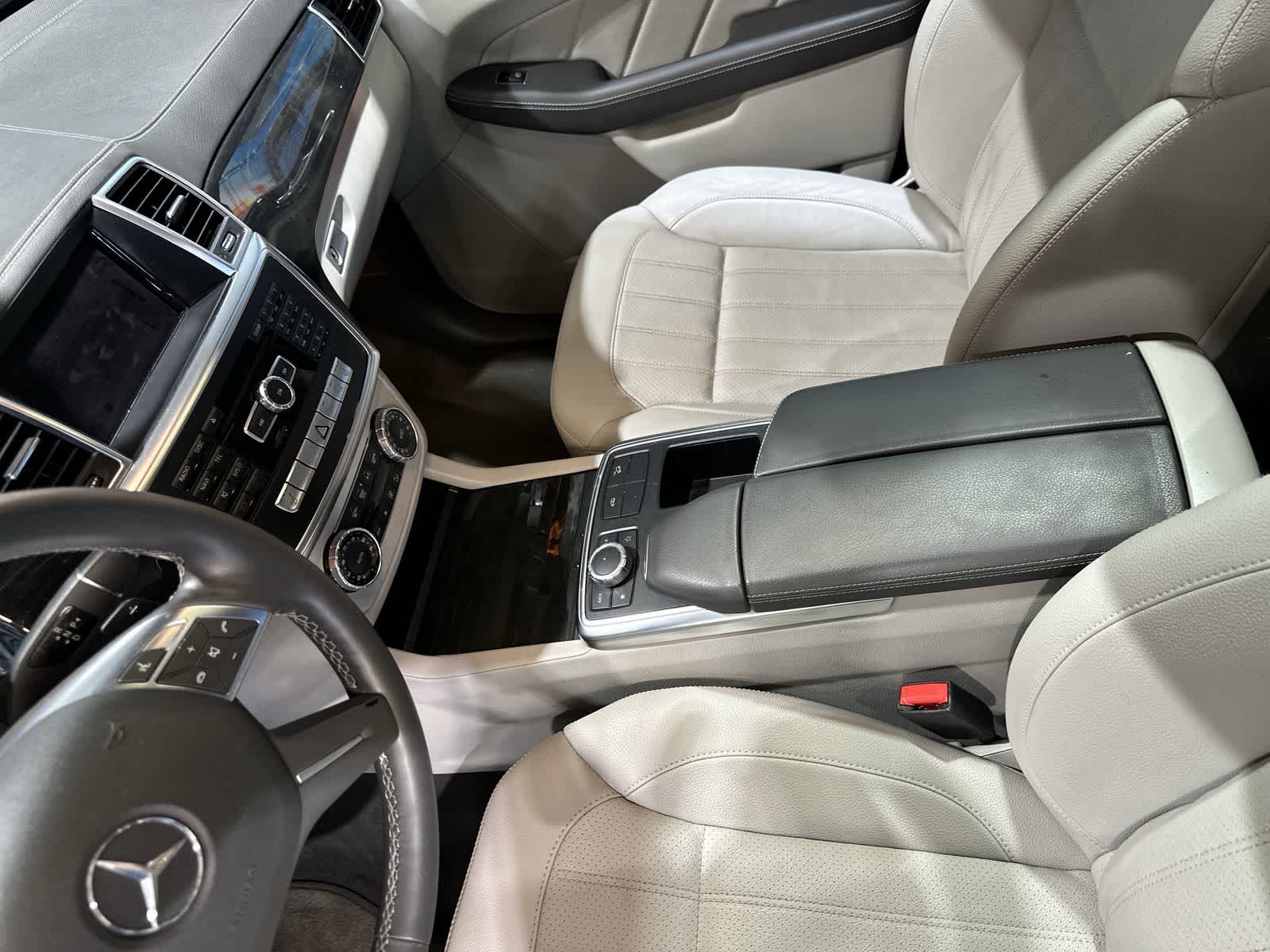 Thumbnail: 2016 Mercedes-Benz GL-Class - 28