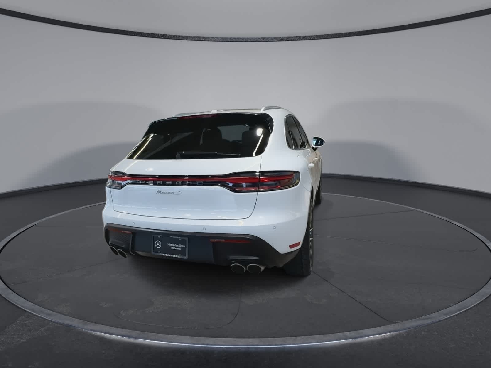 Thumbnail: 2023 Porsche Macan - 10