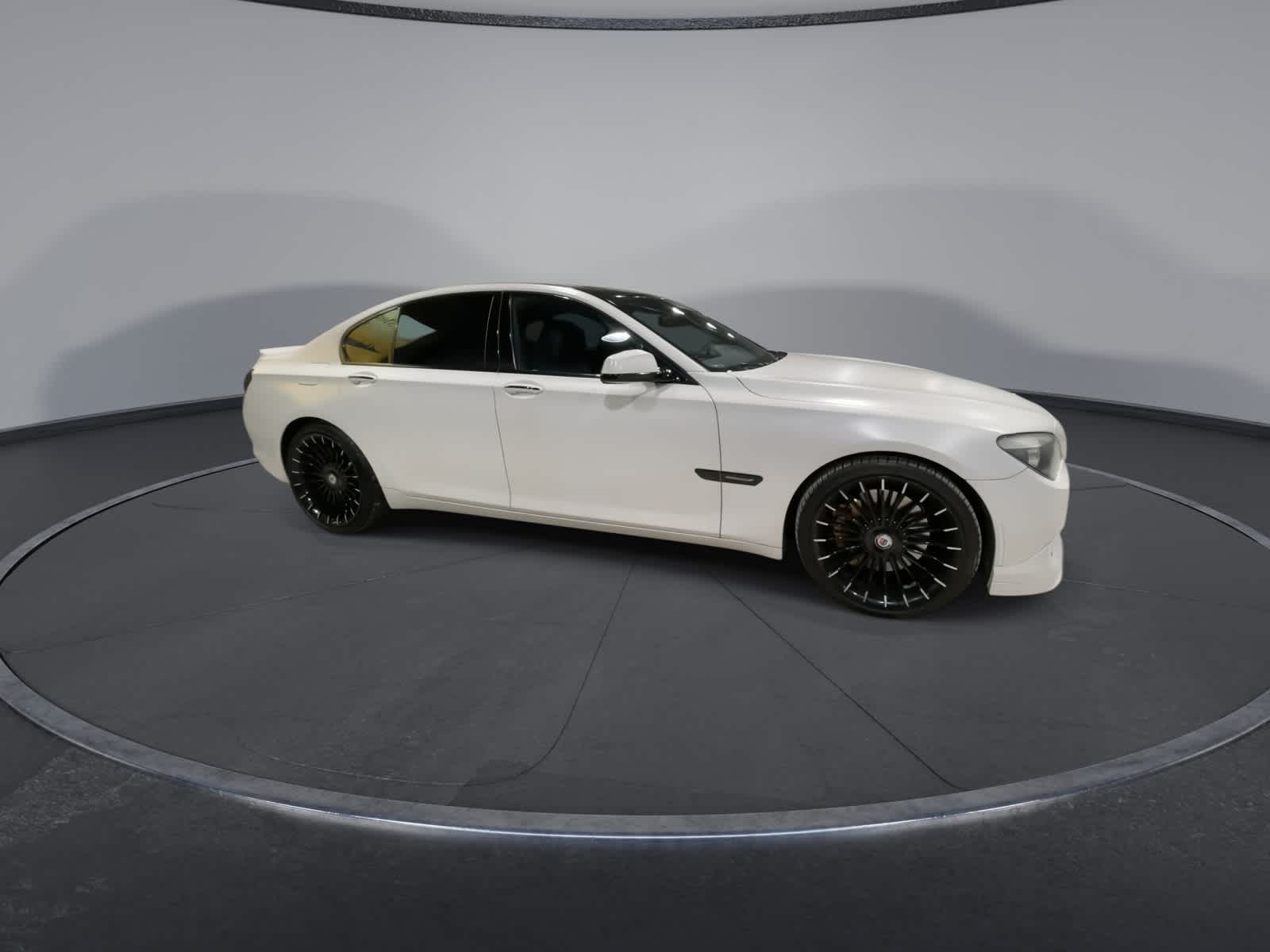 Thumbnail: 2011 BMW 7 Series - 2