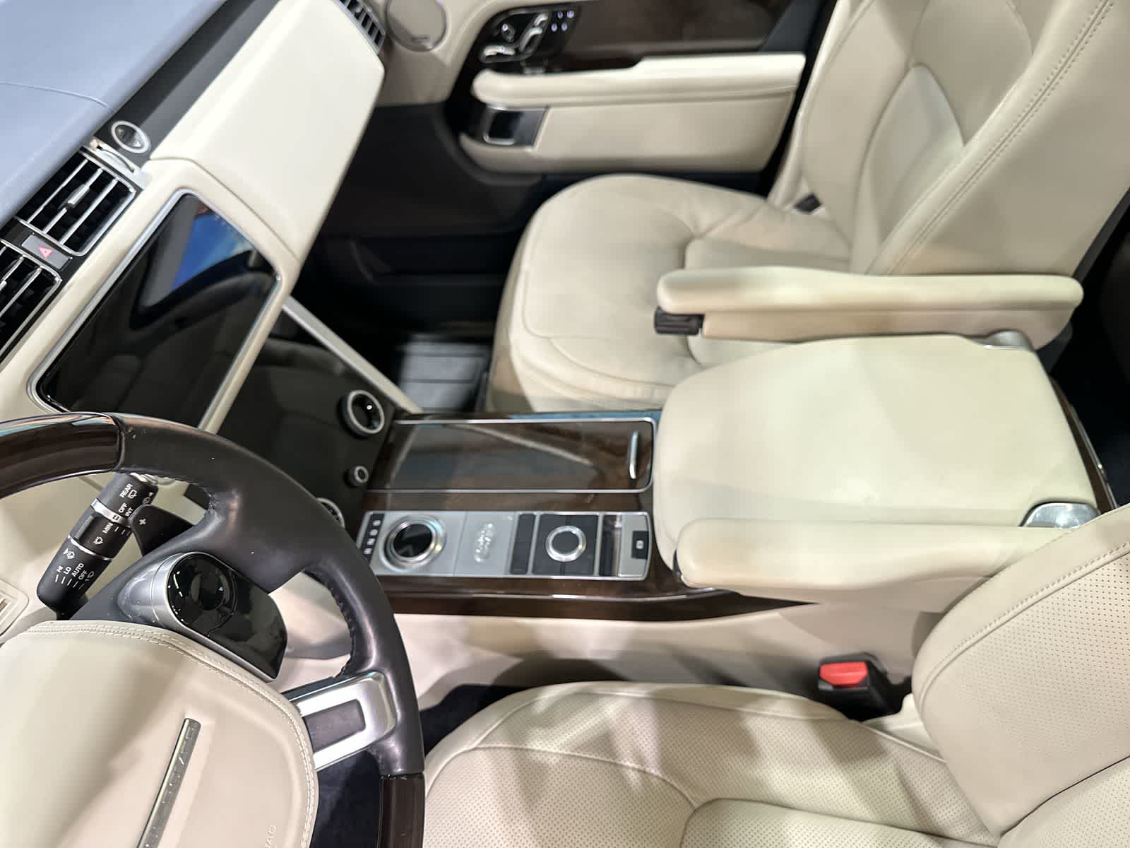 Thumbnail: 2021 Land Rover Range Rover - 28