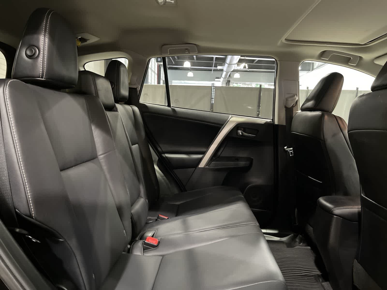 Thumbnail: 2015 Toyota RAV4 - 25