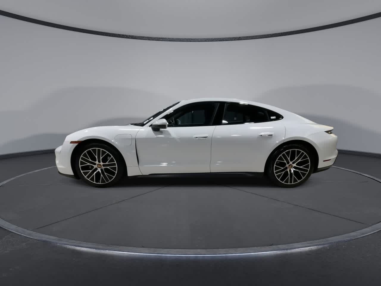 Thumbnail: 2022 Porsche Taycan - 7