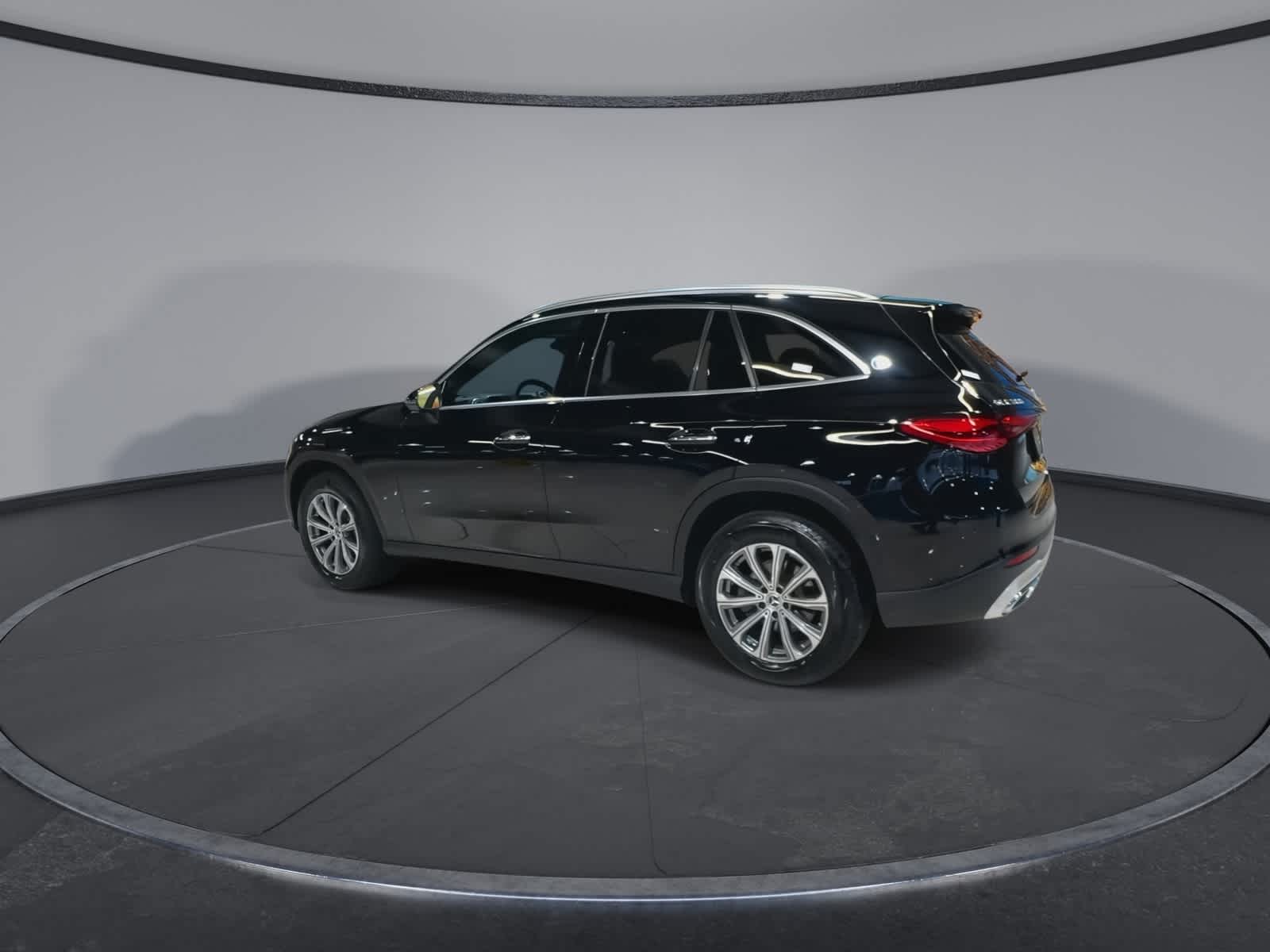 Thumbnail: 2025 Mercedes-Benz GLC - 8