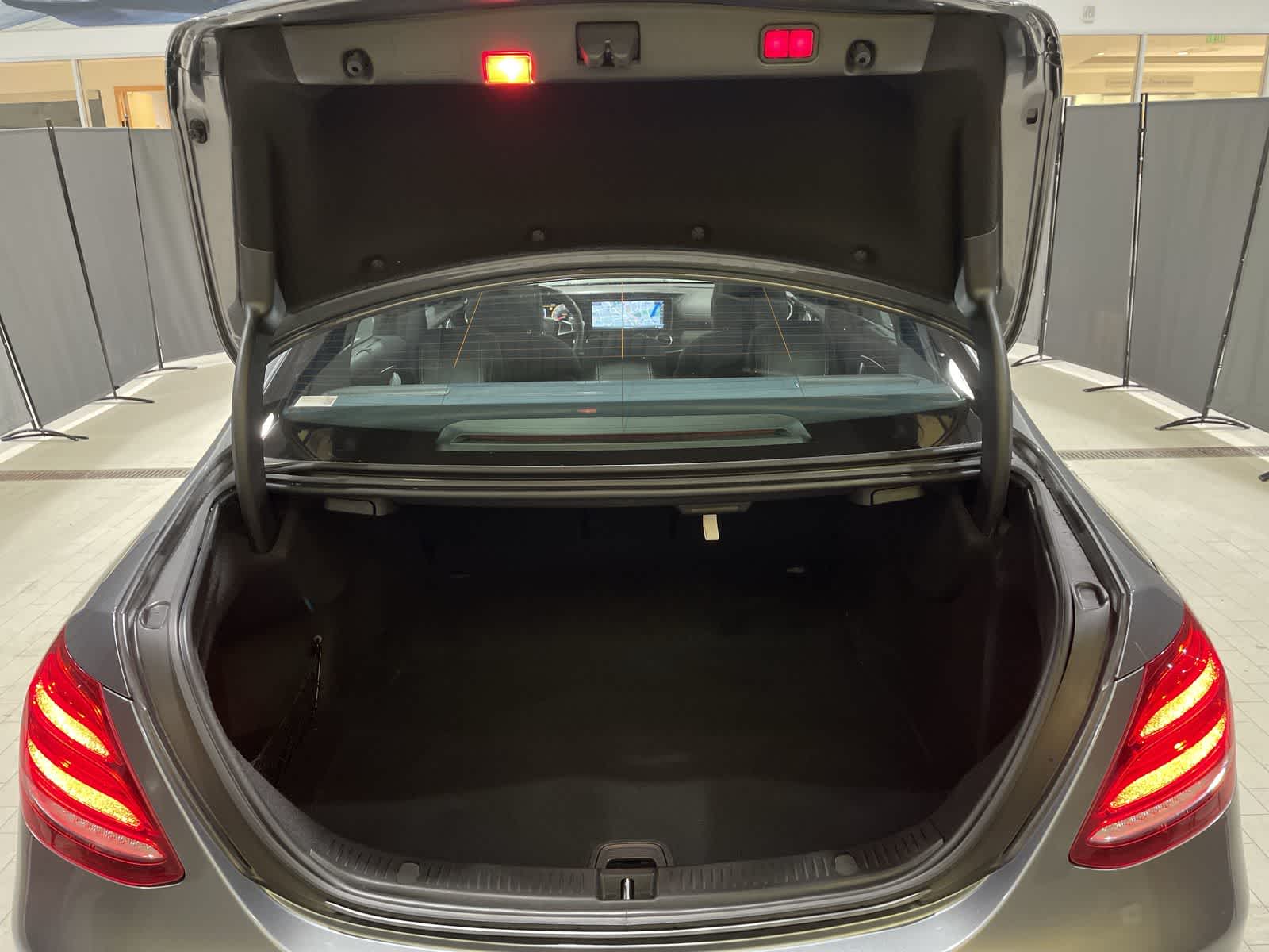 Thumbnail: 2018 Mercedes-Benz E-Class - 31