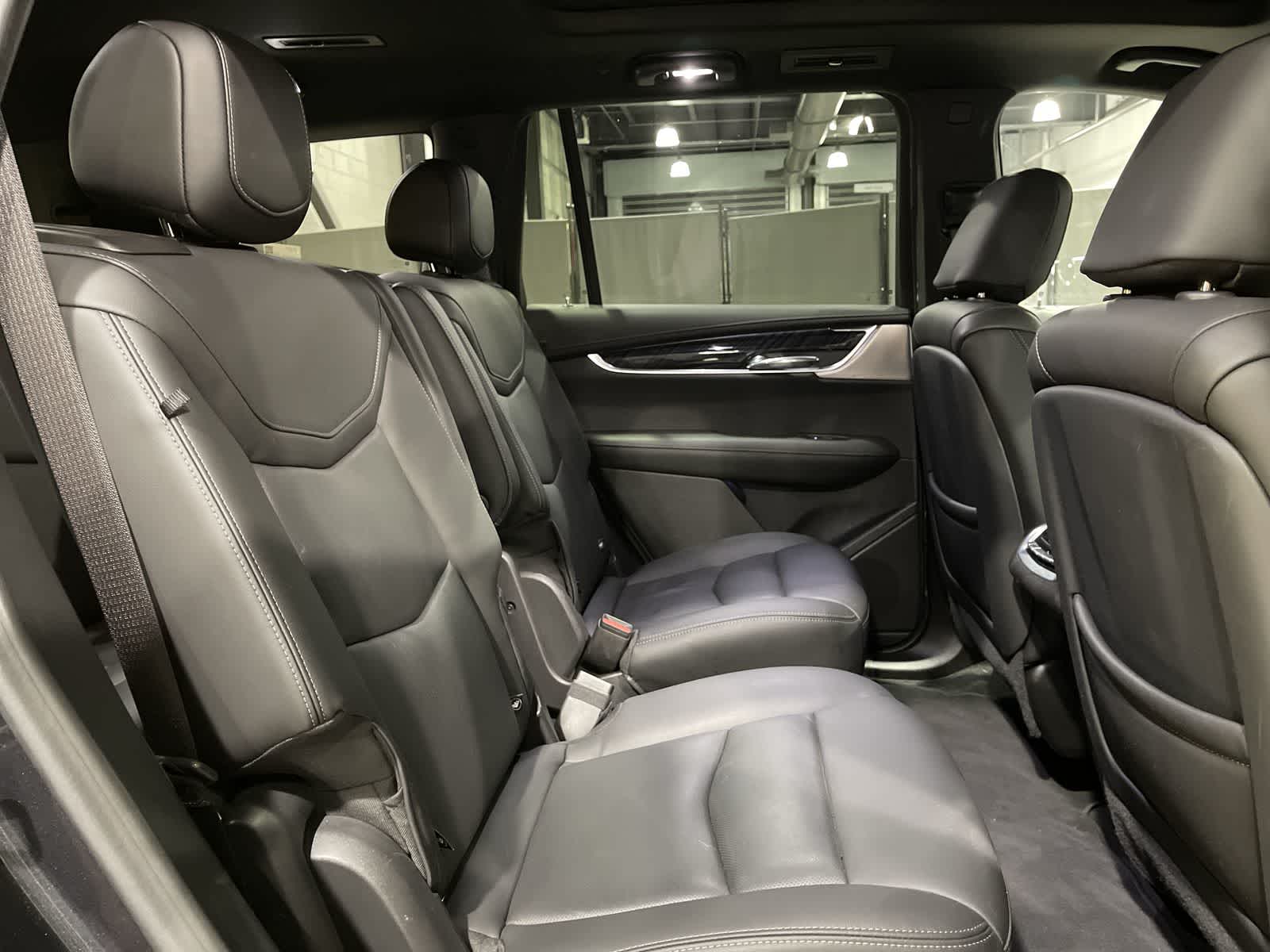 Thumbnail: 2022 Cadillac XT6 - 25