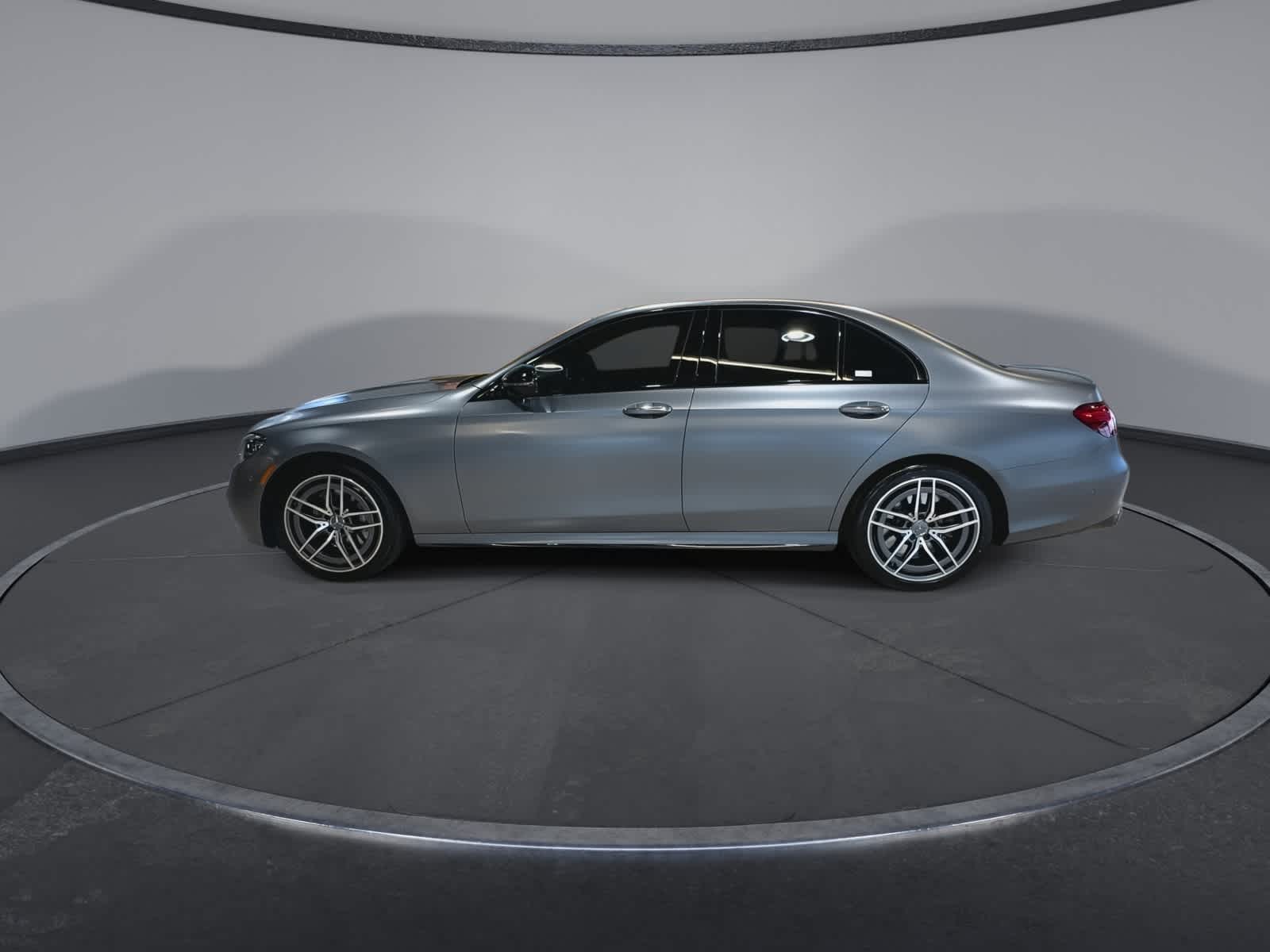 Thumbnail: 2022 Mercedes-Benz E-Class - 7