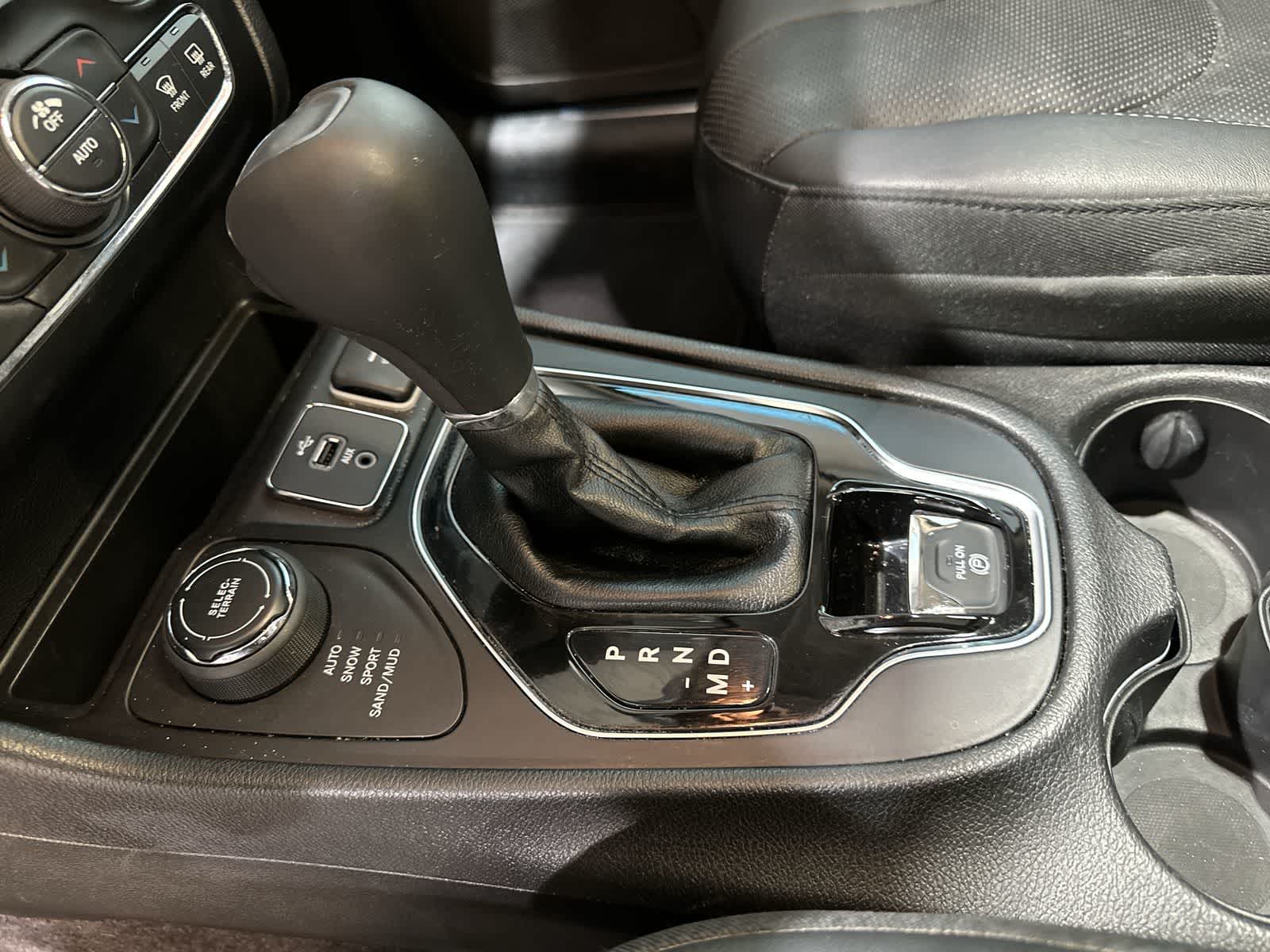 Thumbnail: 2019 Jeep Cherokee - 29