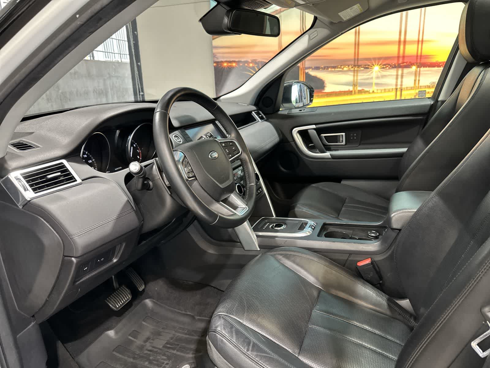 Thumbnail: 2017 Land Rover Discovery Sport - 14
