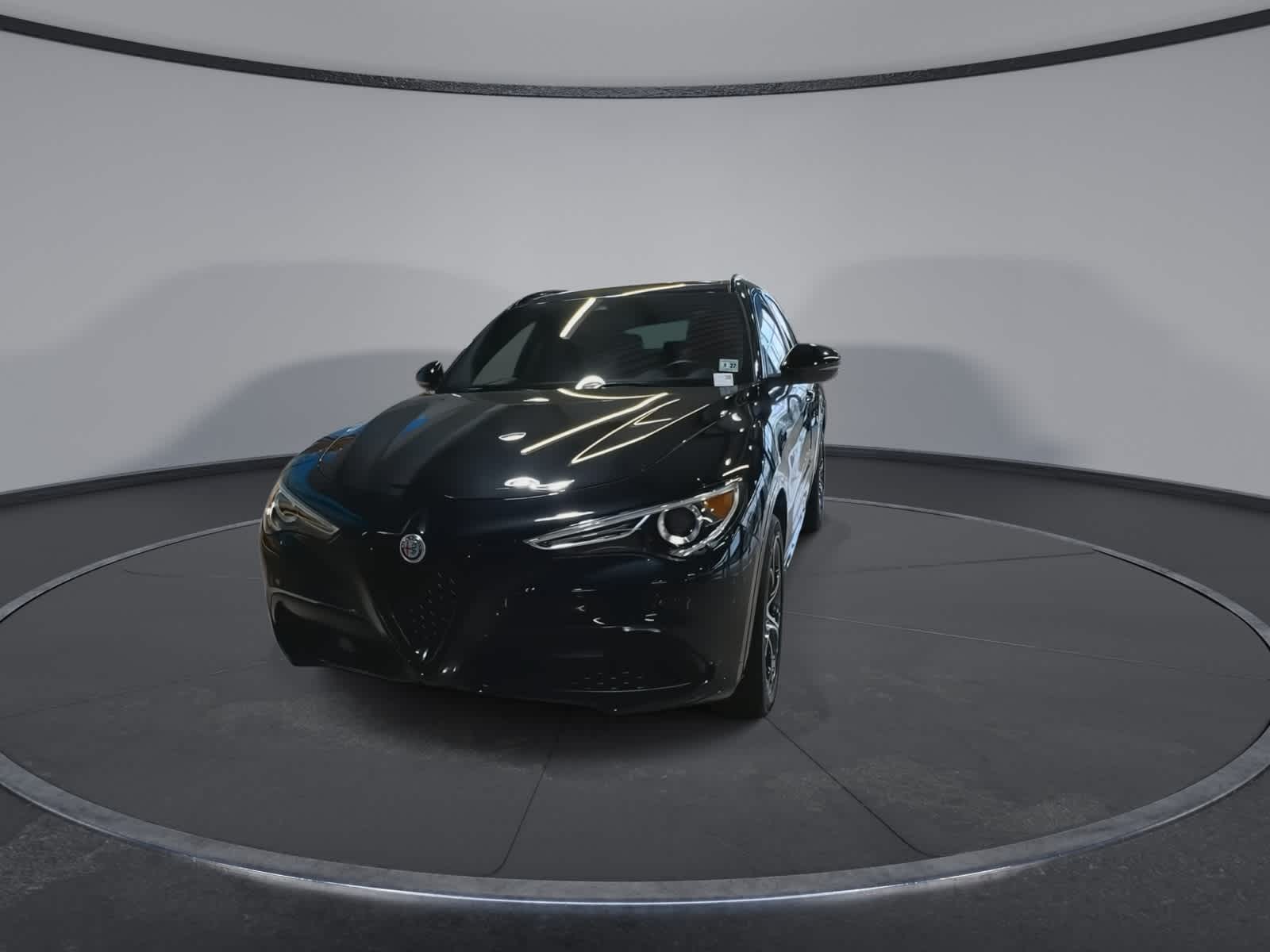 Thumbnail: 2022 Alfa Romeo Stelvio - 4