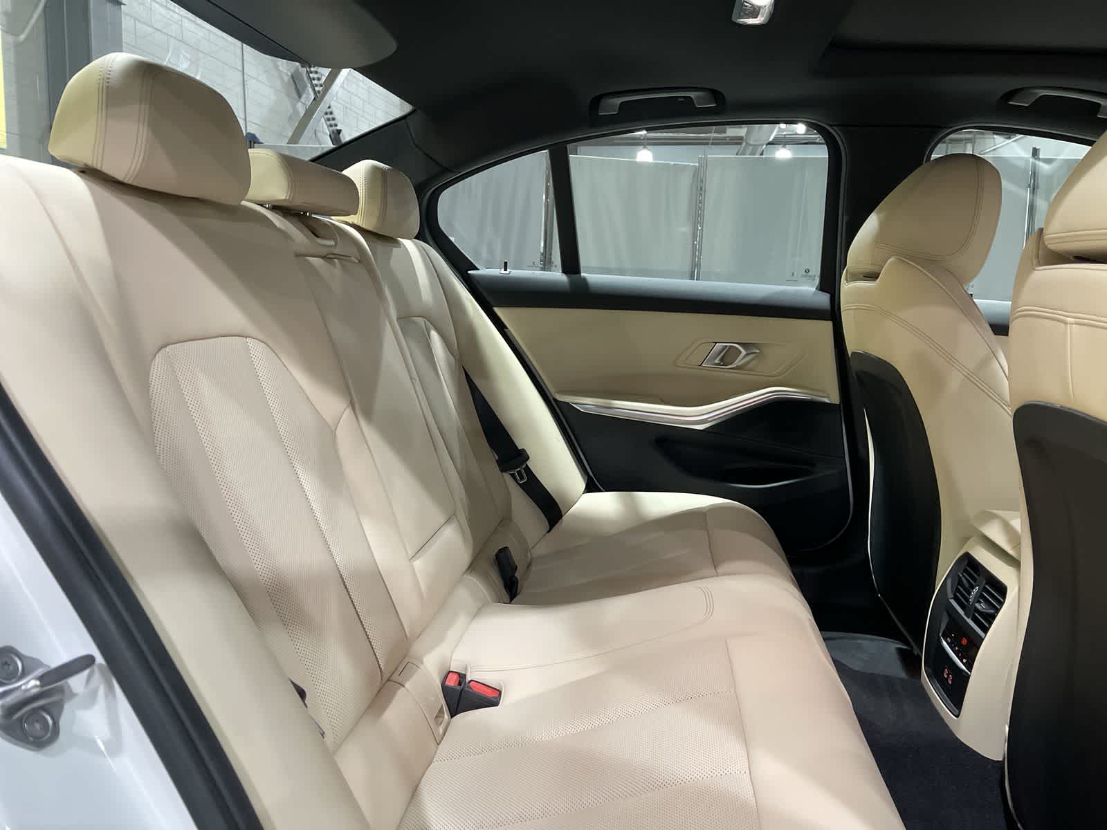 Thumbnail: 2024 BMW 3 Series - 25