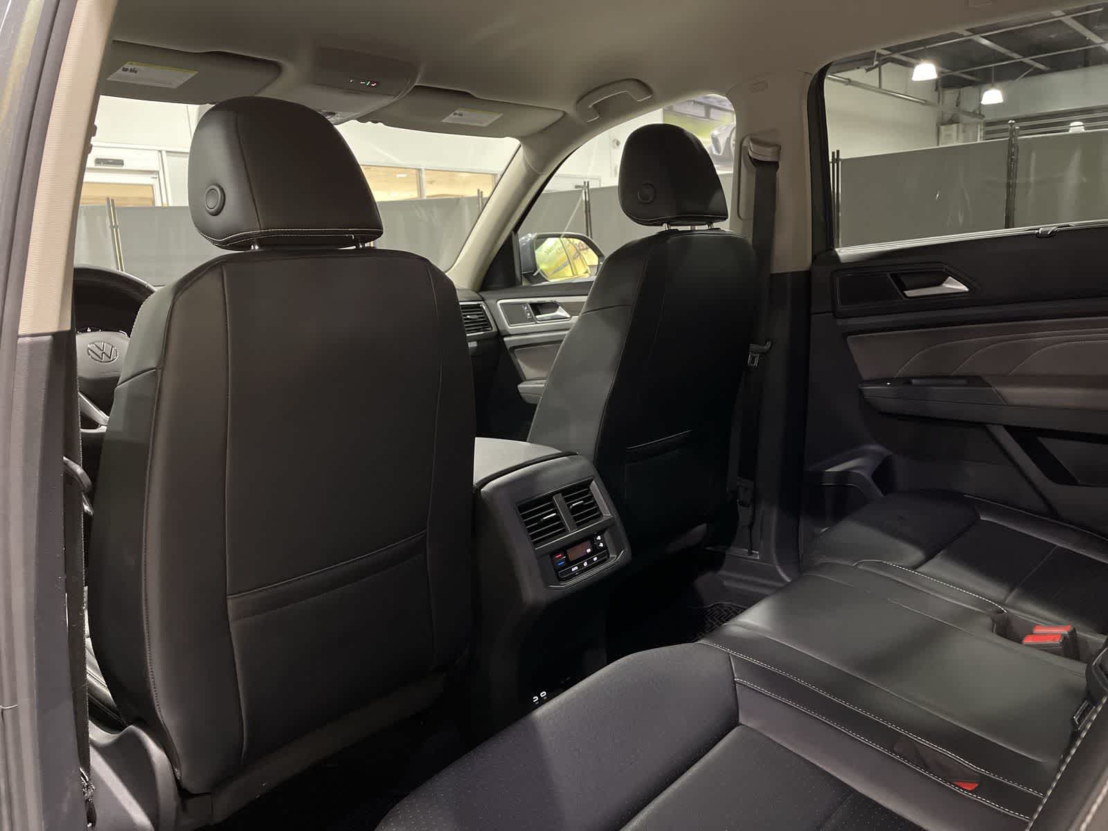 Thumbnail: 2022 Volkswagen Atlas - 24