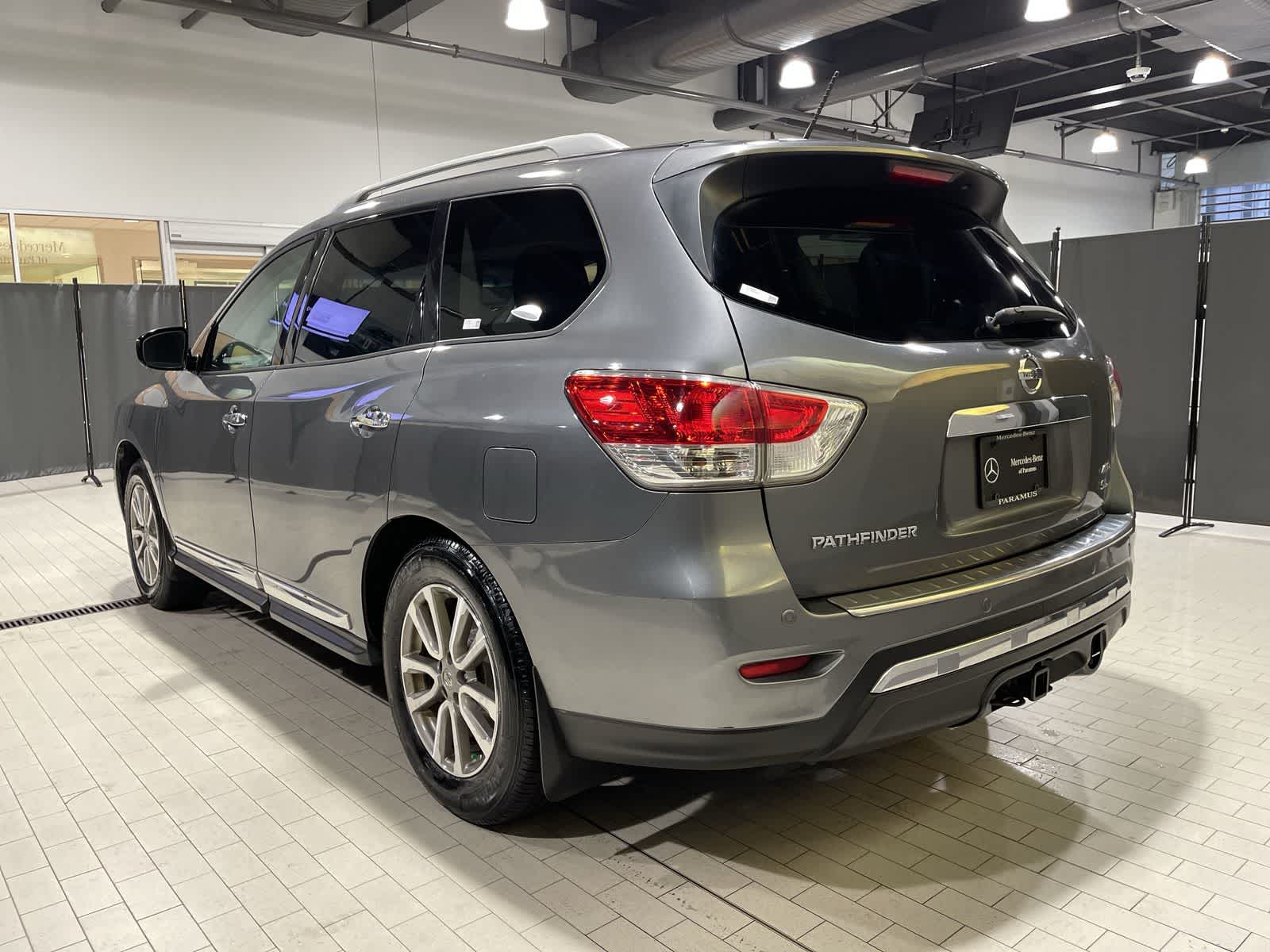 Thumbnail: 2015 Nissan Pathfinder - 16