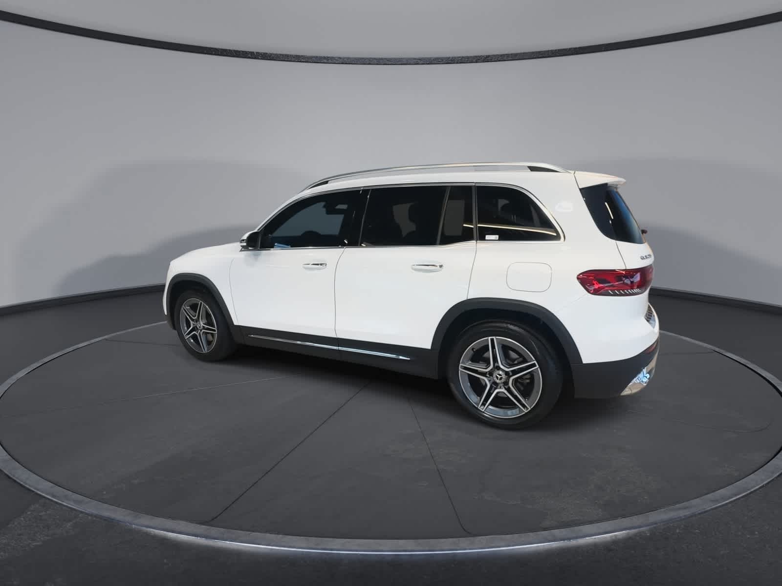 Thumbnail: 2022 Mercedes-Benz GLB - 8