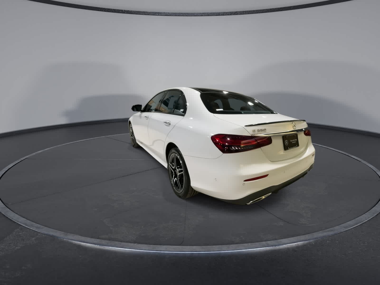 Thumbnail: 2023 Mercedes-Benz E-Class - 9