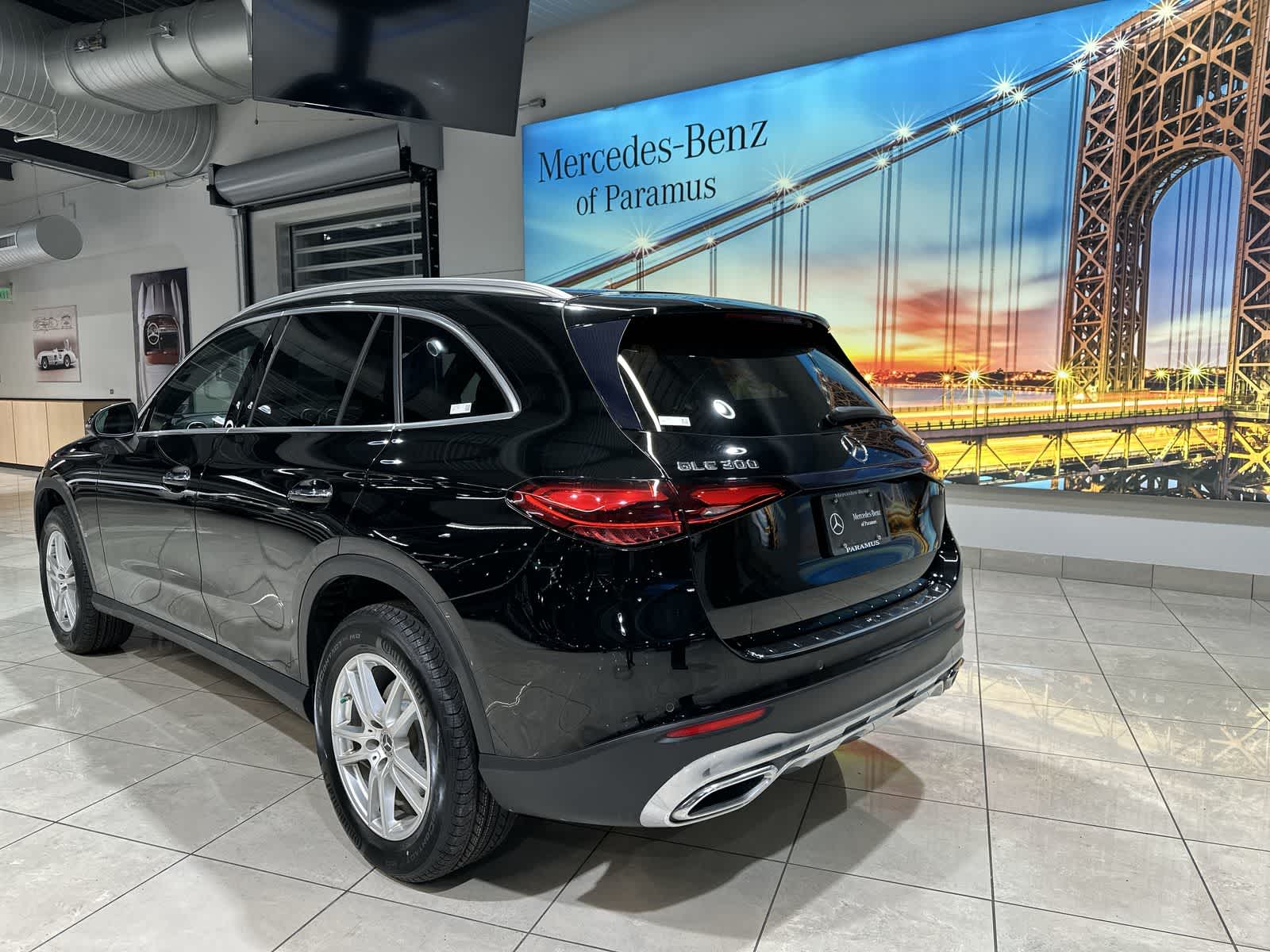 Thumbnail: 2023 Mercedes-Benz GLC - 16