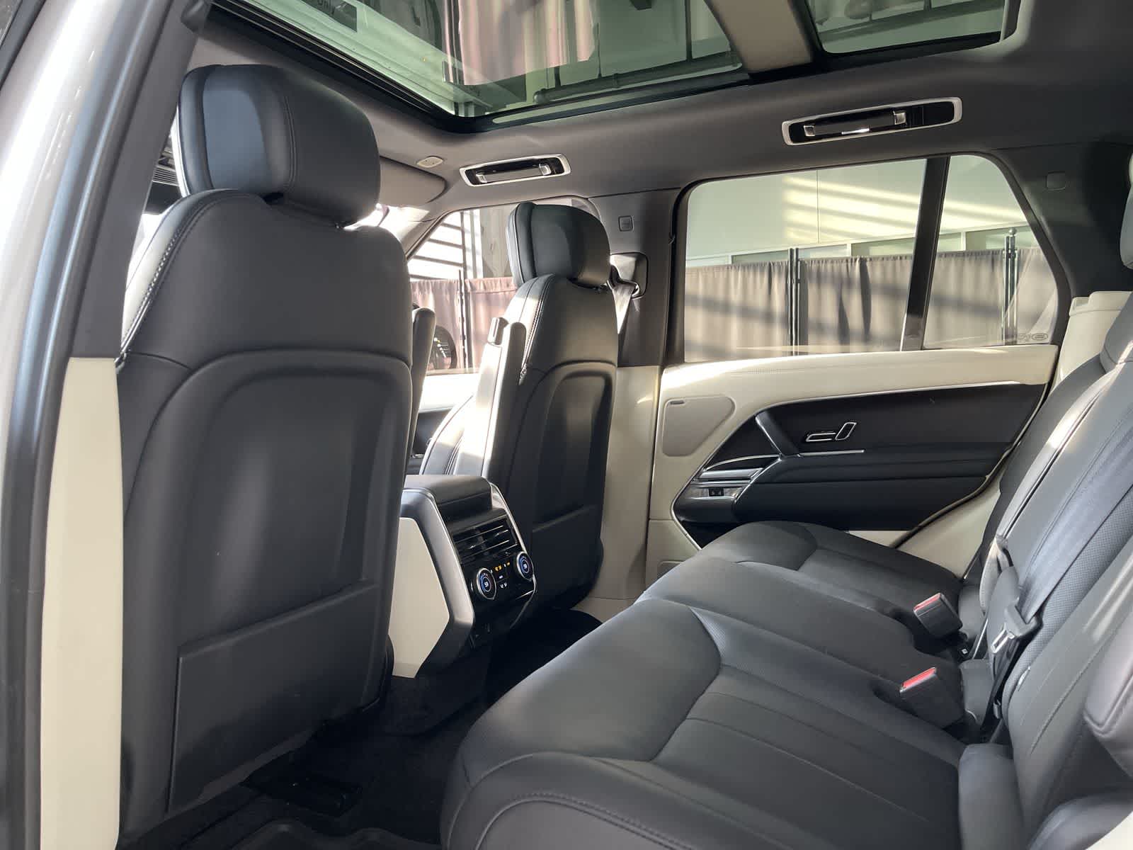 Thumbnail: 2023 Land Rover Range Rover - 24