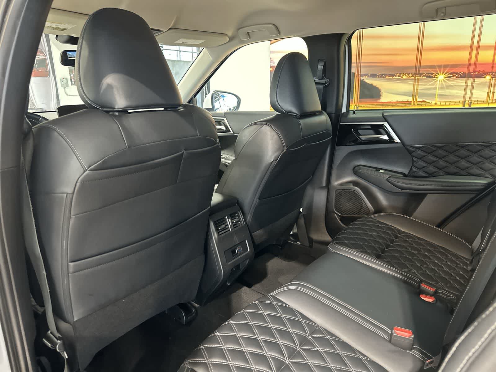 Thumbnail: 2022 Mitsubishi Outlander - 24