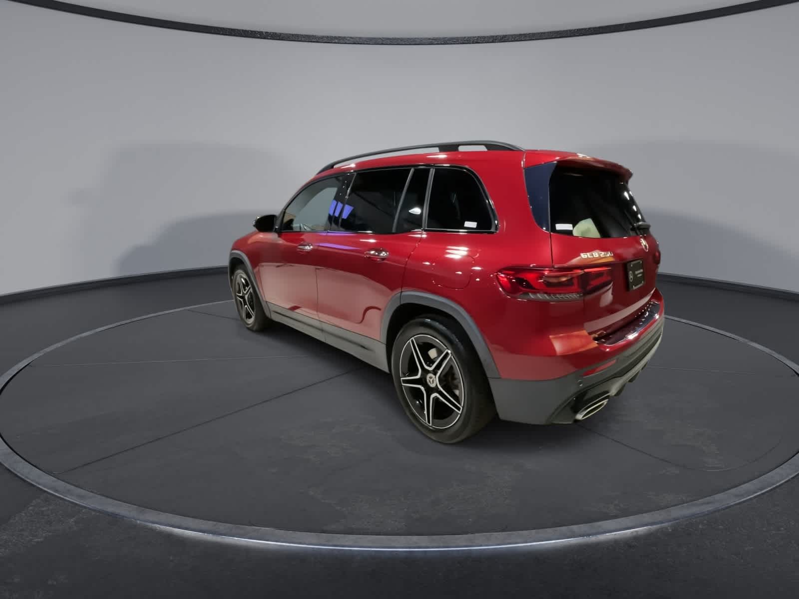 Thumbnail: 2021 Mercedes-Benz GLB - 8