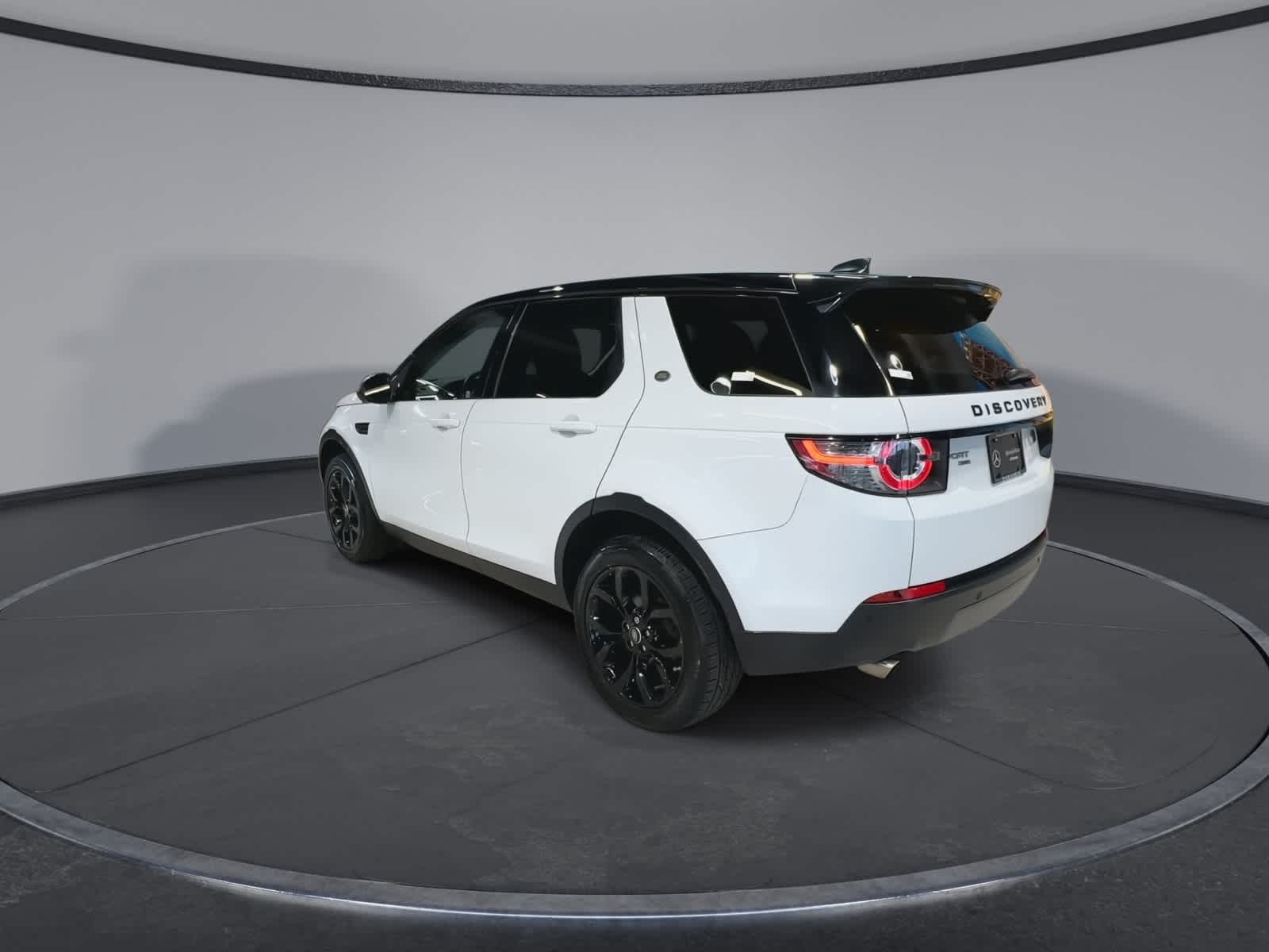 Thumbnail: 2017 Land Rover Discovery Sport - 9