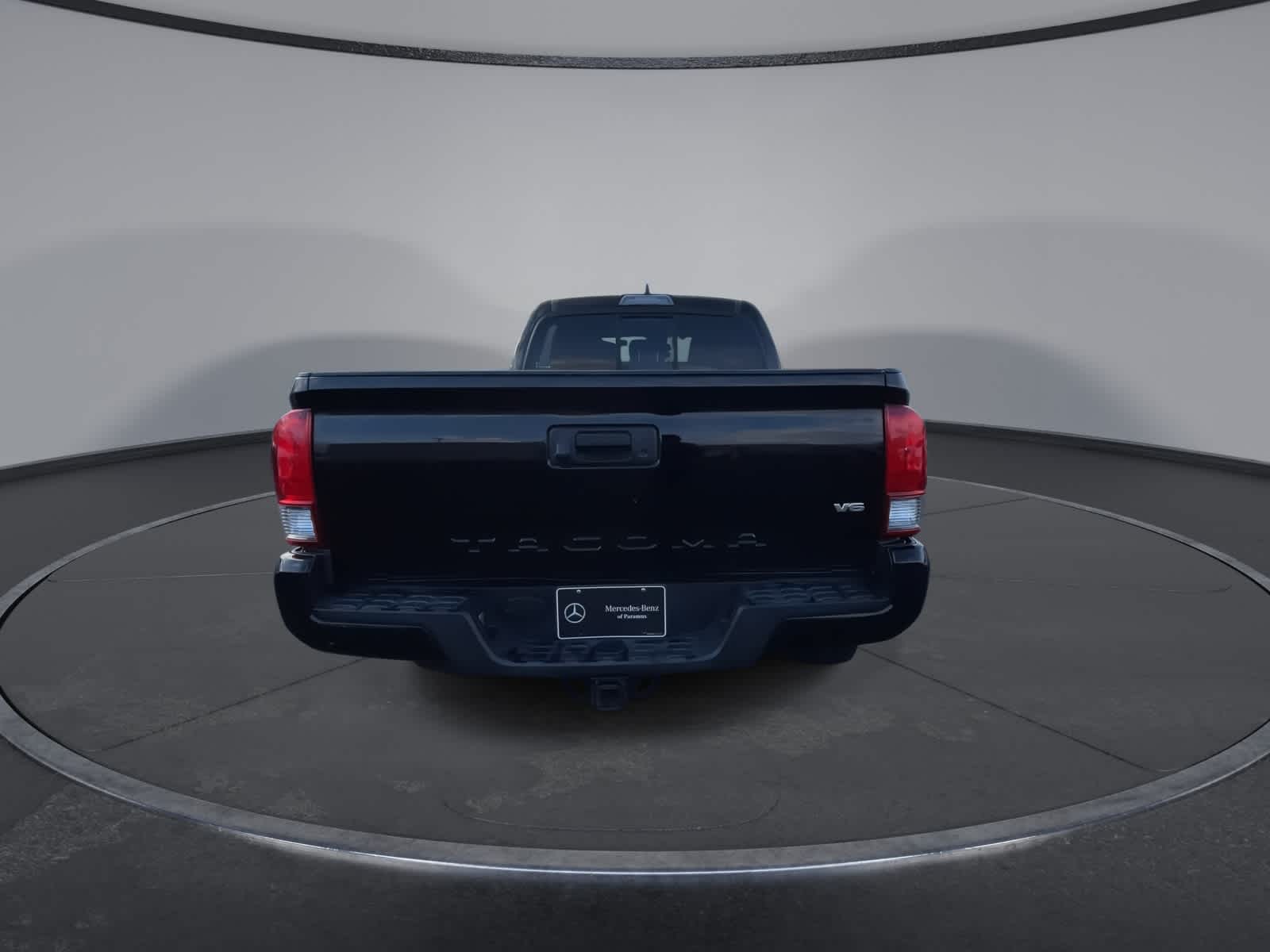 Thumbnail: 2016 Toyota Tacoma - 10