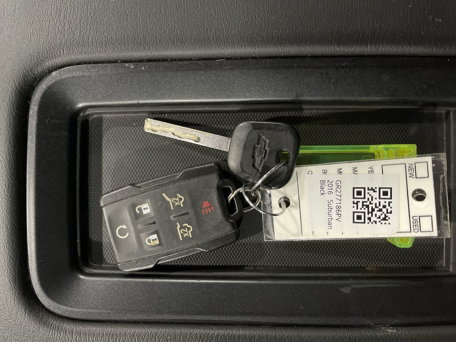 Thumbnail: 2016 Chevrolet Suburban - 32