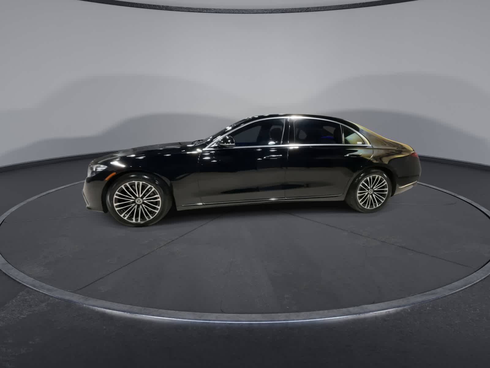 Thumbnail: 2023 Mercedes-Benz S-Class - 7