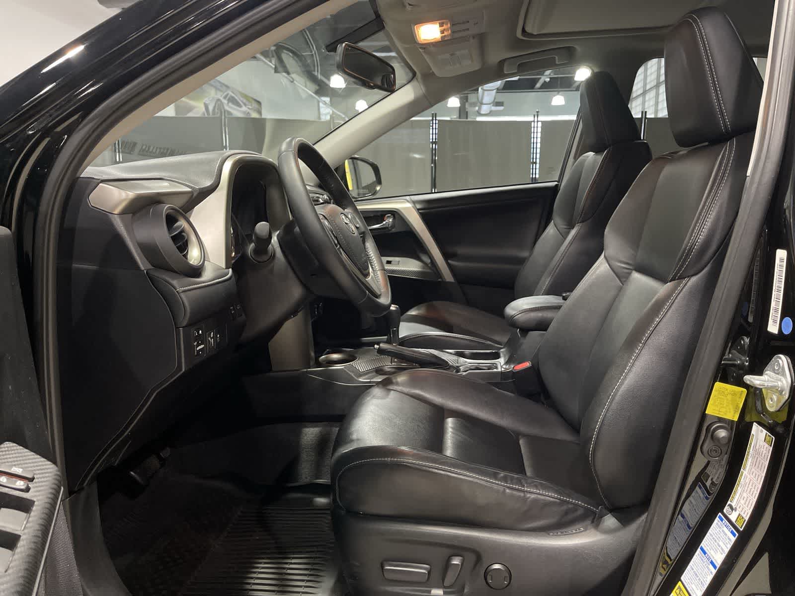 Thumbnail: 2015 Toyota RAV4 - 14