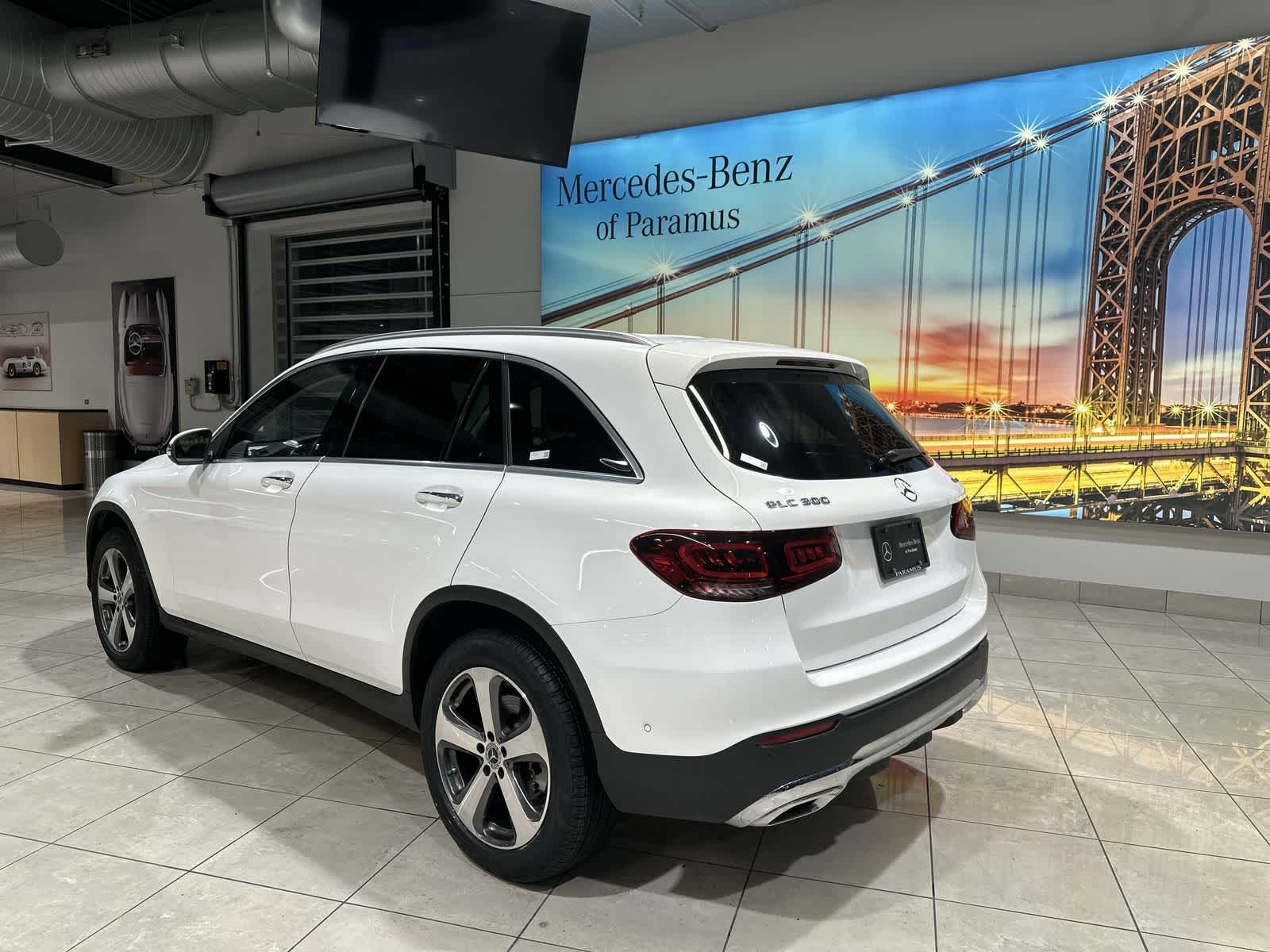 Thumbnail: 2022 Mercedes-Benz GLC - 16