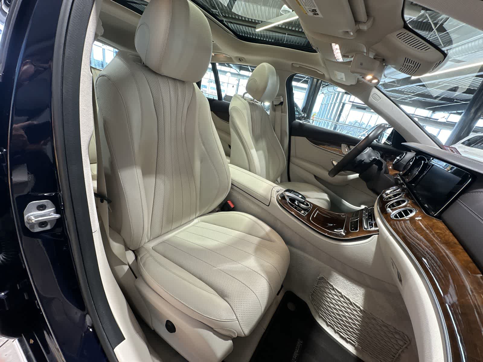 Thumbnail: 2019 Mercedes-Benz E-Class - 26