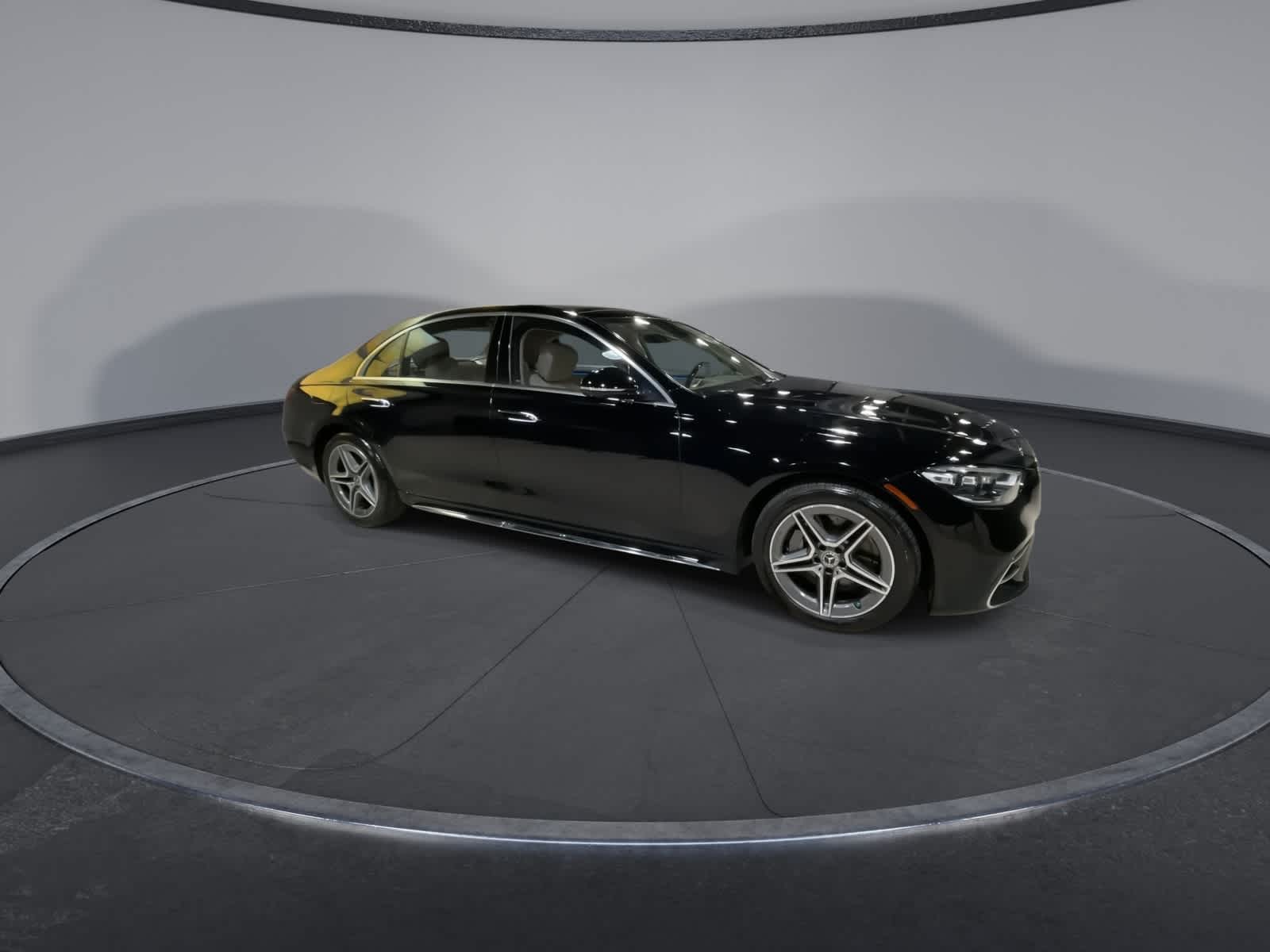 Thumbnail: 2022 Mercedes-Benz S-Class - 2