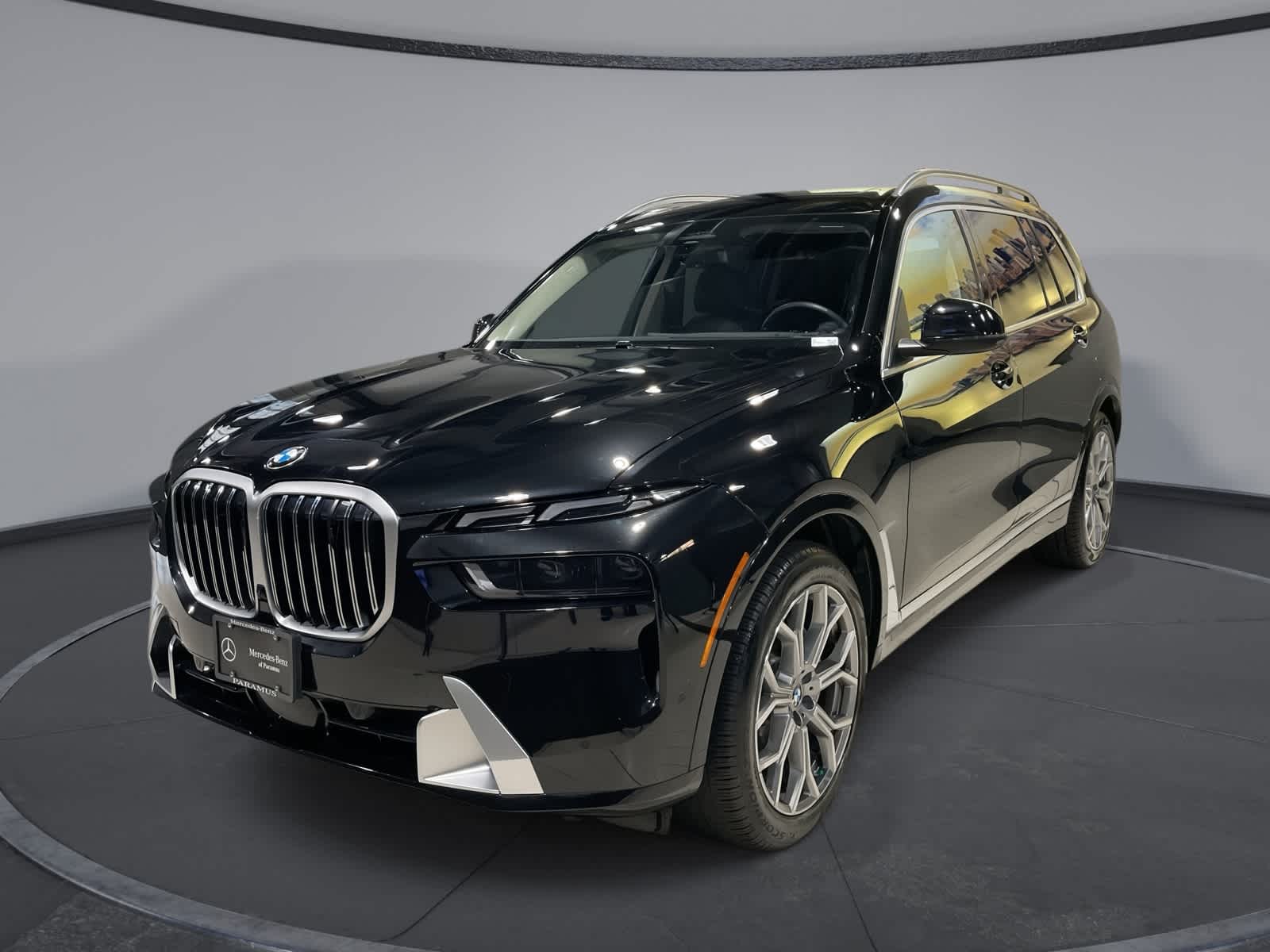 Thumbnail: 2023 BMW X7 - 1