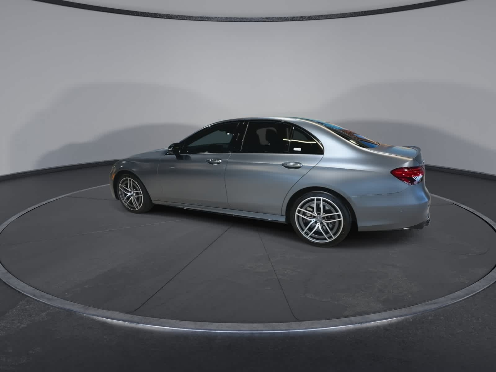 Thumbnail: 2022 Mercedes-Benz E-Class - 8