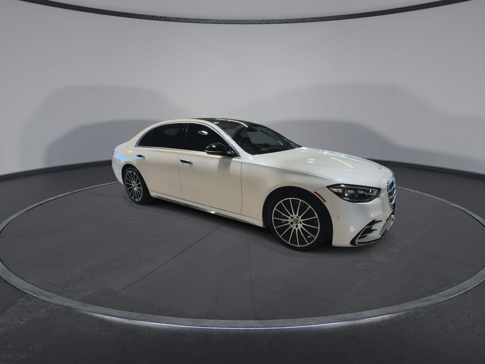 Thumbnail: 2023 Mercedes-Benz S-Class - 2