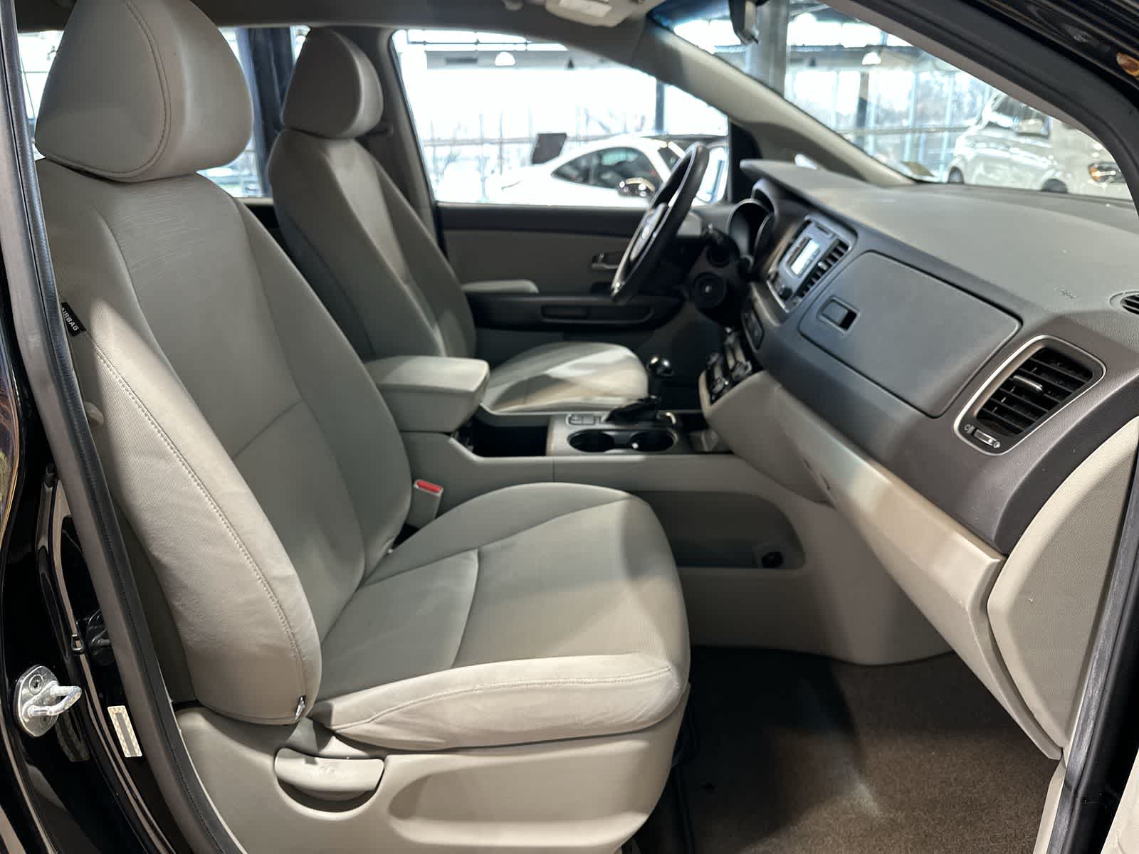 Thumbnail: 2015 Kia Sedona - 26